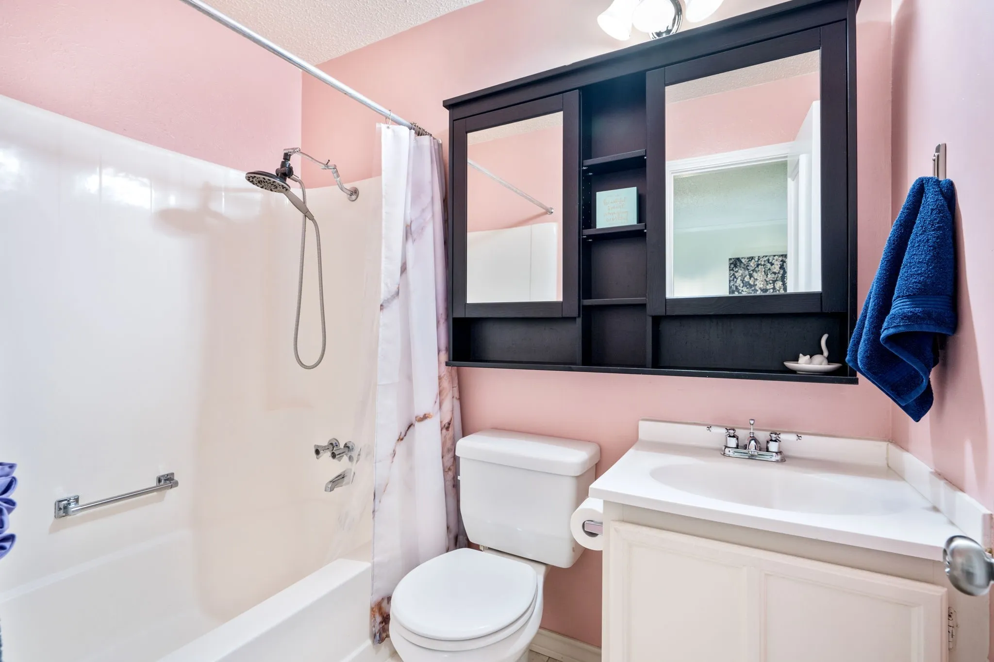 Single Family Residence For Sale in Dallas County , 4822 Rollingwood Court, Garland, Texas 75043, 2 Bedroom, 3 Bathroom, Garage spaces, 1,626 Sqft, built in 1973, mls#21289550, Real Estate Agent in Garland, Homes For Sale in Dallas county, Homes For Sale in Garland, Realtor in Garland Texas, Real Estate Brokerage Independent Realty Texas, Luminita Cordes Realtor