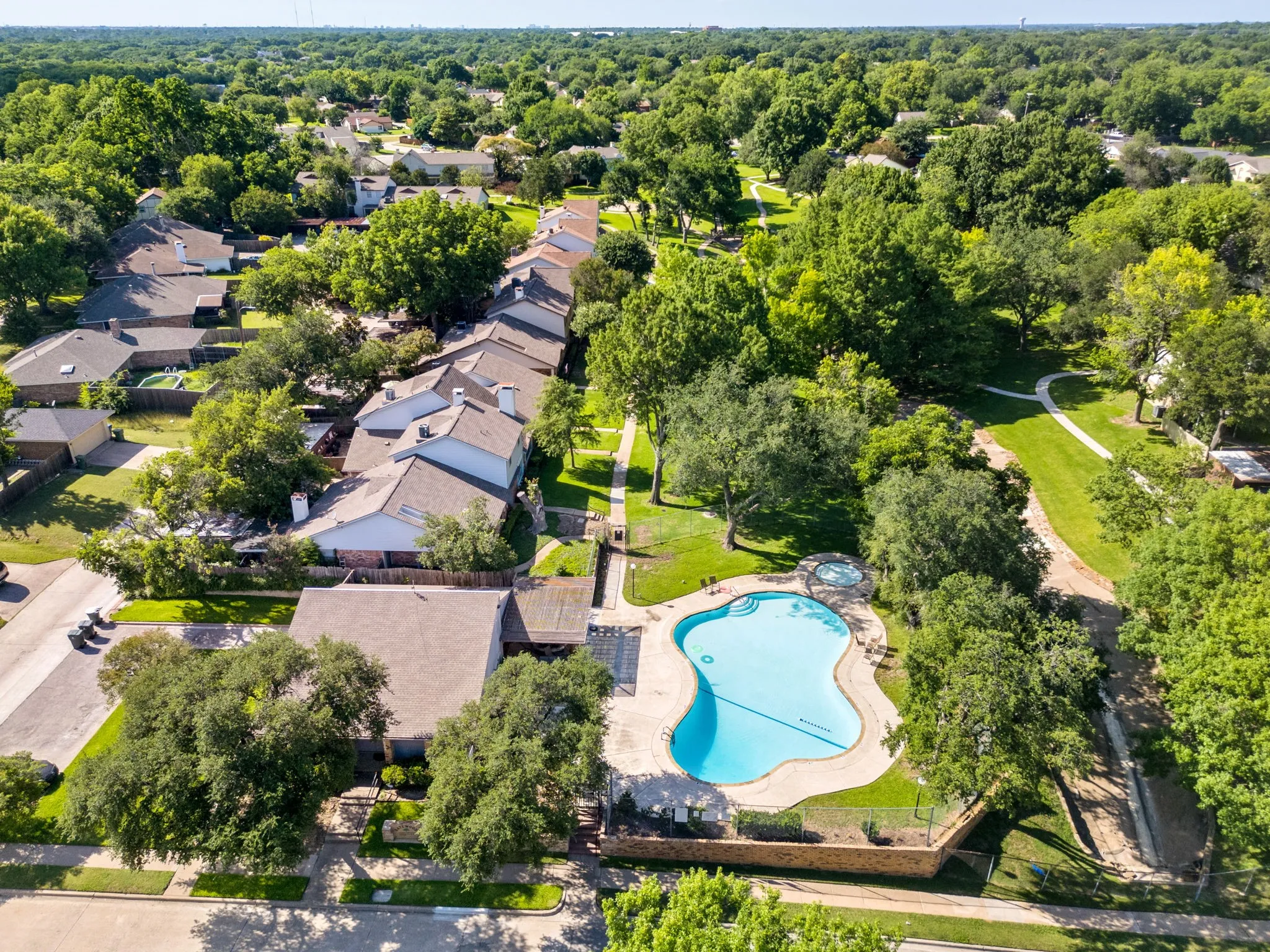 Single Family Residence For Sale in Dallas County , 4822 Rollingwood Court, Garland, Texas 75043, 2 Bedroom, 3 Bathroom, Garage spaces, 1,626 Sqft, built in 1973, mls#21289550, Real Estate Agent in Garland, Homes For Sale in Dallas county, Homes For Sale in Garland, Realtor in Garland Texas, Real Estate Brokerage Independent Realty Texas, Luminita Cordes Realtor