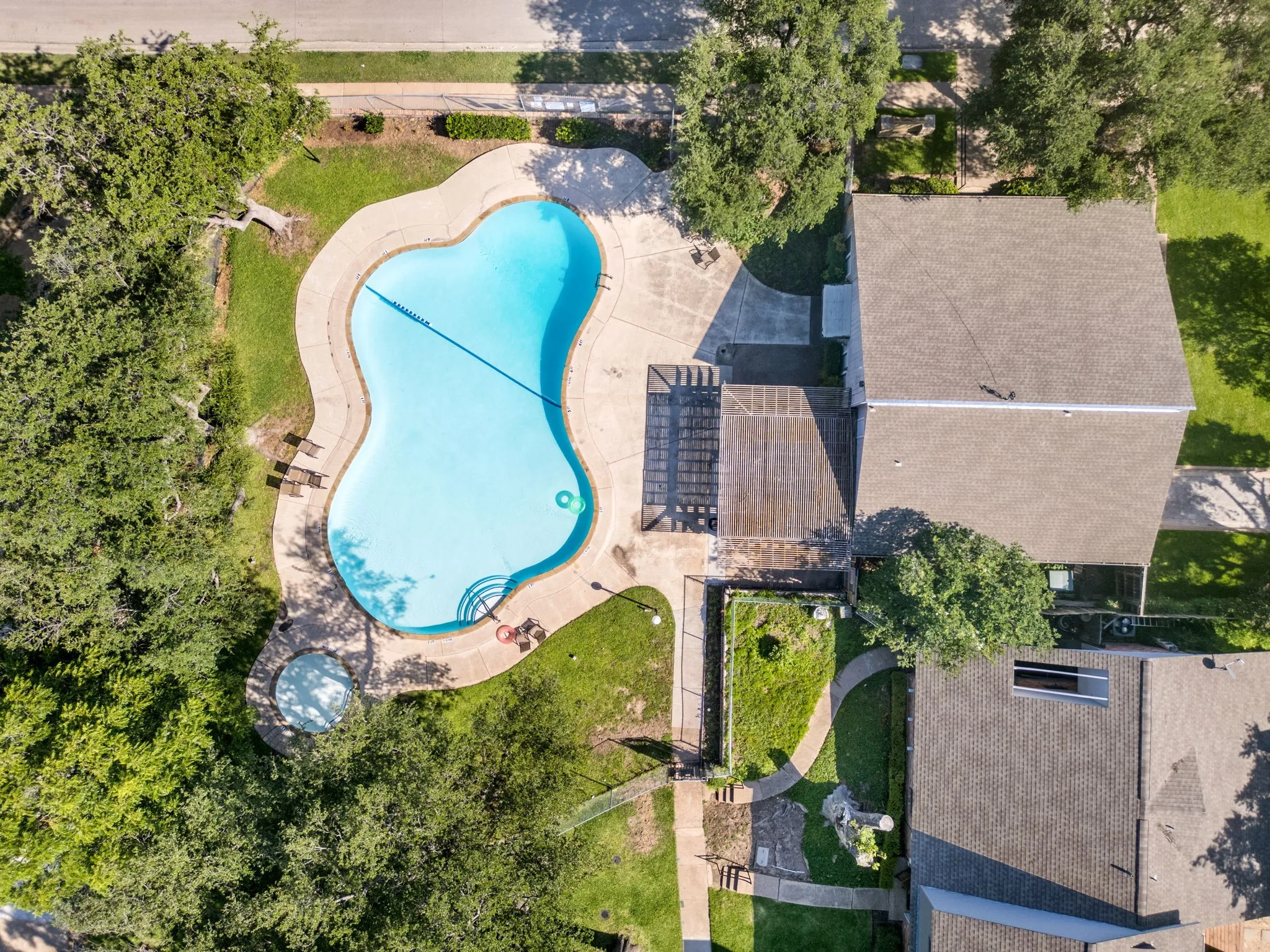 Single Family Residence For Sale in Dallas County , 4822 Rollingwood Court, Garland, Texas 75043, 2 Bedroom, 3 Bathroom, Garage spaces, 1,626 Sqft, built in 1973, mls#21289550, Real Estate Agent in Garland, Homes For Sale in Dallas county, Homes For Sale in Garland, Realtor in Garland Texas, Real Estate Brokerage Independent Realty Texas, Luminita Cordes Realtor