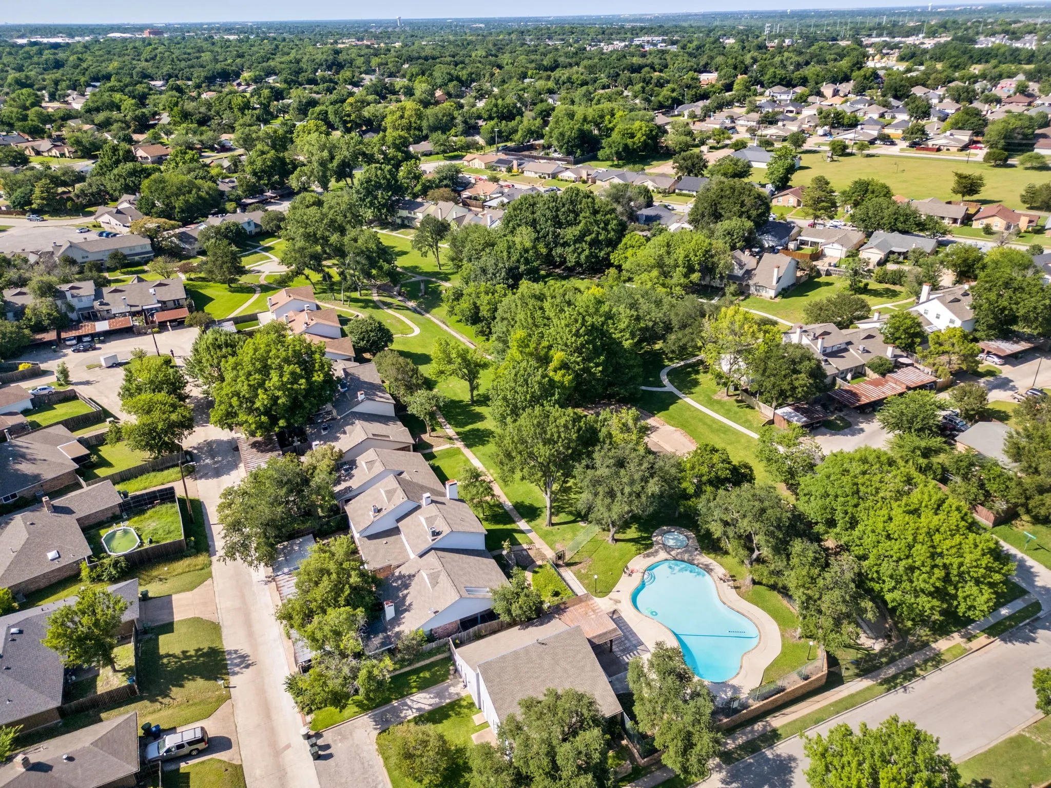 Single Family Residence For Sale in Dallas County , 4822 Rollingwood Court, Garland, Texas 75043, 2 Bedroom, 3 Bathroom, Garage spaces, 1,626 Sqft, built in 1973, mls#21289550, Real Estate Agent in Garland, Homes For Sale in Dallas county, Homes For Sale in Garland, Realtor in Garland Texas, Real Estate Brokerage Independent Realty Texas, Luminita Cordes Realtor