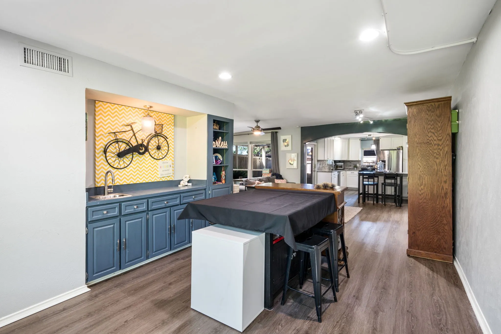 Single Family Residence For Sale in Dallas County , 4822 Rollingwood Court, Garland, Texas 75043, 2 Bedroom, 3 Bathroom, Garage spaces, 1,626 Sqft, built in 1973, mls#21289550, Real Estate Agent in Garland, Homes For Sale in Dallas county, Homes For Sale in Garland, Realtor in Garland Texas, Real Estate Brokerage Independent Realty Texas, Luminita Cordes Realtor