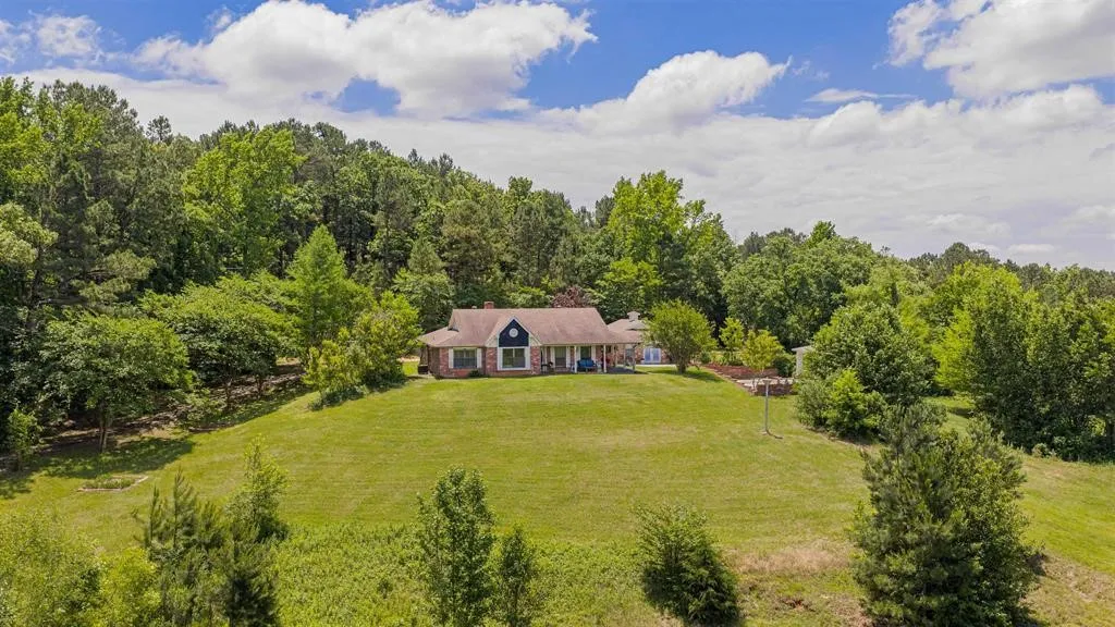 Single Family Residence For Sale in Upshur County , 1936 A Silver Maple Road, Big Sandy, Texas 75755, 3 Bedroom, 2 Bathroom, Garage spaces, 2,155 Sqft, built in 1986, mls#21290449, Real Estate Agent in Big Sandy, Homes For Sale in Upshur county, Homes For Sale in Big Sandy, Realtor in Big Sandy Texas, Real Estate Brokerage Independent Realty Texas, Luminita Cordes Realtor