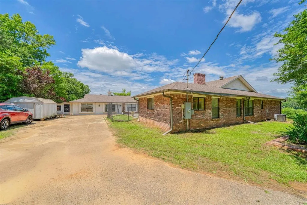 Single Family Residence For Sale in Upshur County , 1936 A Silver Maple Road, Big Sandy, Texas 75755, 3 Bedroom, 2 Bathroom, Garage spaces, 2,155 Sqft, built in 1986, mls#21290449, Real Estate Agent in Big Sandy, Homes For Sale in Upshur county, Homes For Sale in Big Sandy, Realtor in Big Sandy Texas, Real Estate Brokerage Independent Realty Texas, Luminita Cordes Realtor