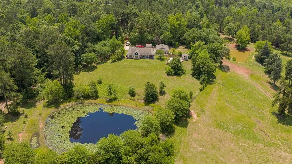 Single Family Residence For Sale in Upshur County , 1936 A Silver Maple Road, Big Sandy, Texas 75755, 3 Bedroom, 2 Bathroom, Garage spaces, 2,155 Sqft, built in 1986, mls#21290449, Real Estate Agent in Big Sandy, Homes For Sale in Upshur county, Homes For Sale in Big Sandy, Realtor in Big Sandy Texas, Real Estate Brokerage Independent Realty Texas, Luminita Cordes Realtor