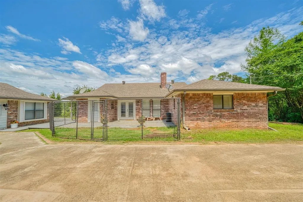 Single Family Residence For Sale in Upshur County , 1936 A Silver Maple Road, Big Sandy, Texas 75755, 3 Bedroom, 2 Bathroom, Garage spaces, 2,155 Sqft, built in 1986, mls#21290449, Real Estate Agent in Big Sandy, Homes For Sale in Upshur county, Homes For Sale in Big Sandy, Realtor in Big Sandy Texas, Real Estate Brokerage Independent Realty Texas, Luminita Cordes Realtor