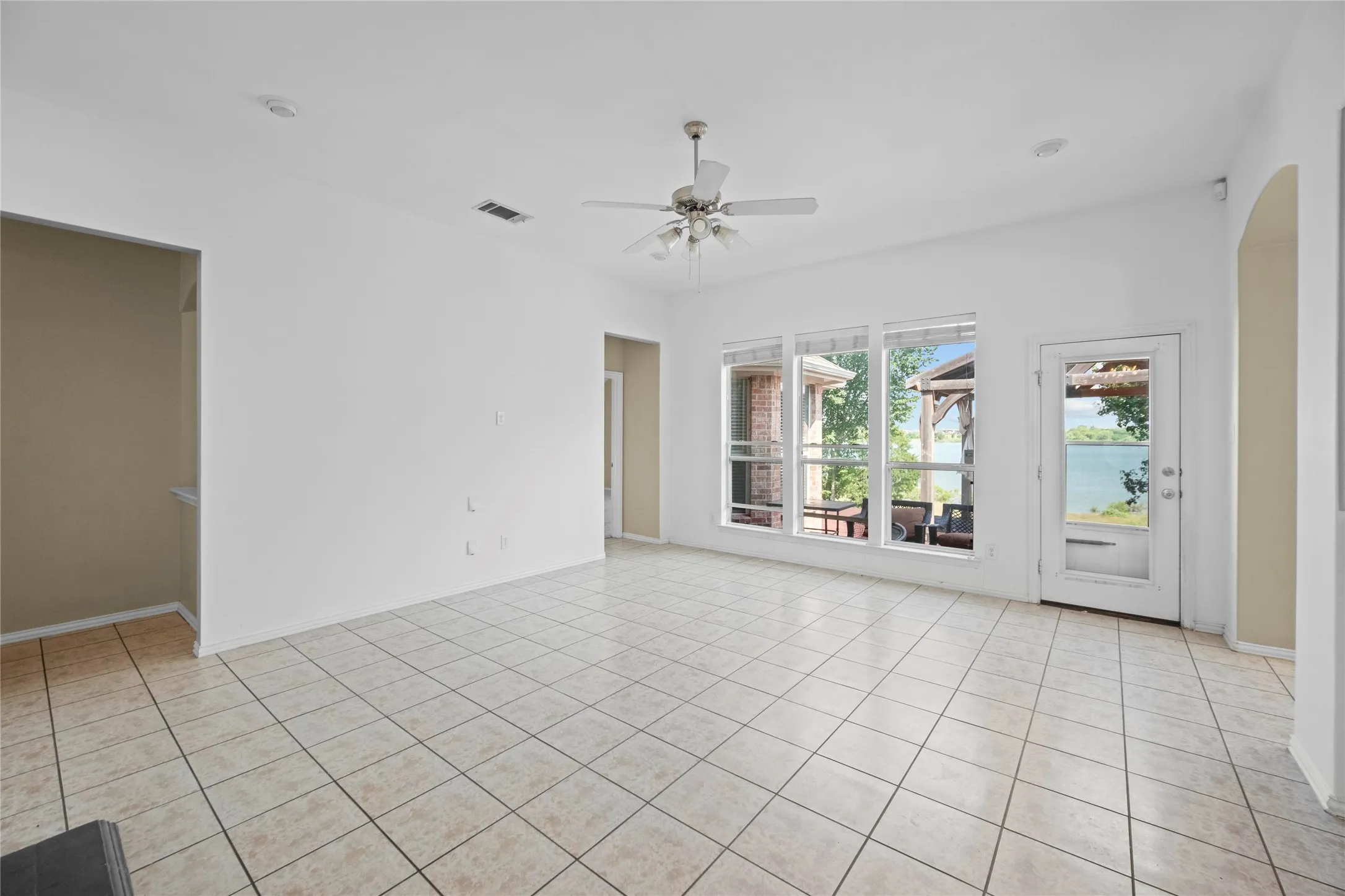 Single Family Residence For Sale in Denton County , 2832 Appaloosa Court, Little Elm, Texas 75068, 4 Bedroom, 2 Bathroom, 2 Garage spaces, 2,166 Sqft, built in 2007, mls#21284024, Real Estate Agent in Little Elm, Homes For Sale in Denton county, Homes For Sale in Little Elm, Realtor in Little Elm Texas, Real Estate Brokerage Independent Realty Texas, Luminita Cordes Realtor