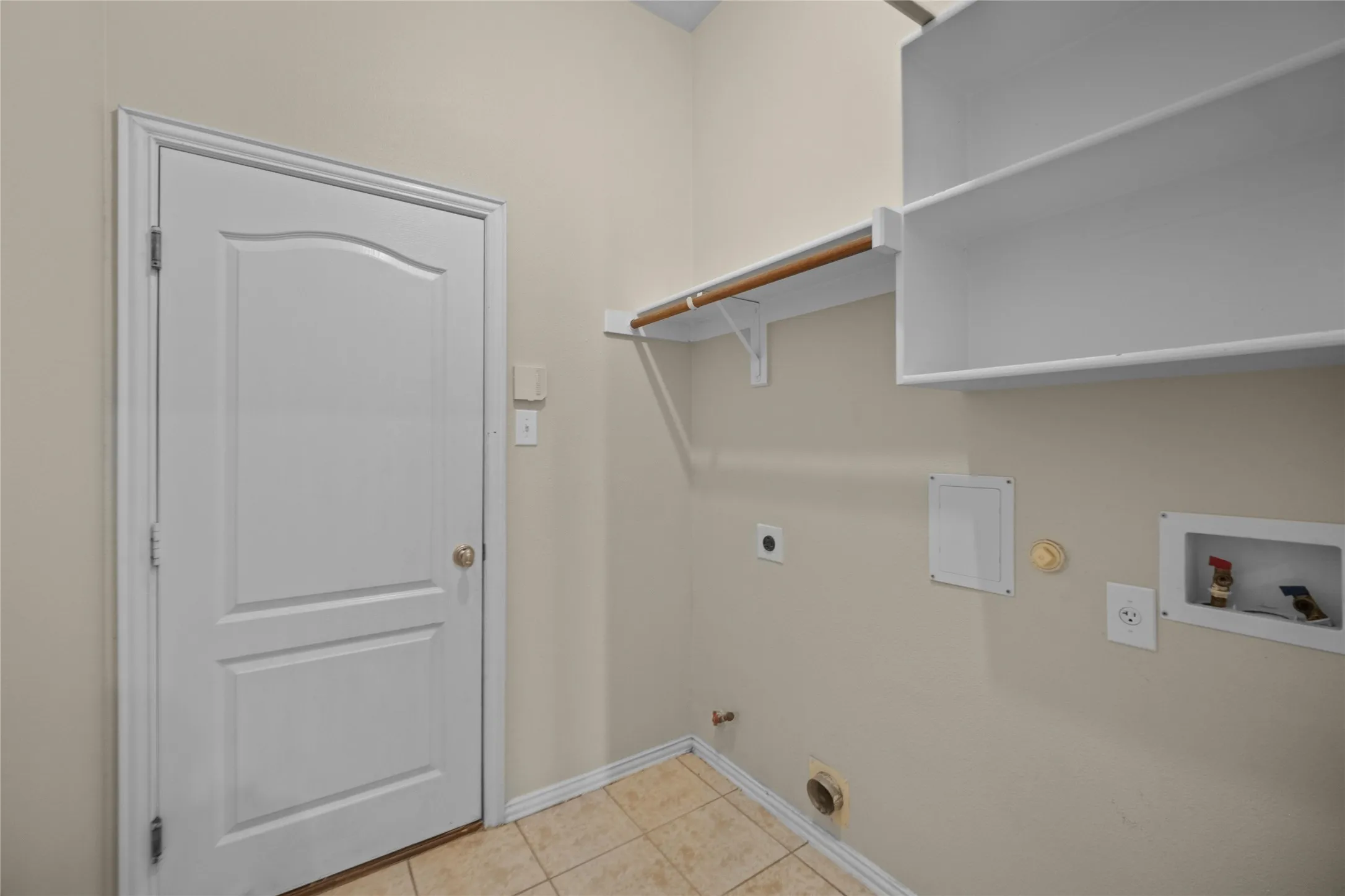 Single Family Residence For Sale in Denton County , 2832 Appaloosa Court, Little Elm, Texas 75068, 4 Bedroom, 2 Bathroom, 2 Garage spaces, 2,166 Sqft, built in 2007, mls#21284024, Real Estate Agent in Little Elm, Homes For Sale in Denton county, Homes For Sale in Little Elm, Realtor in Little Elm Texas, Real Estate Brokerage Independent Realty Texas, Luminita Cordes Realtor