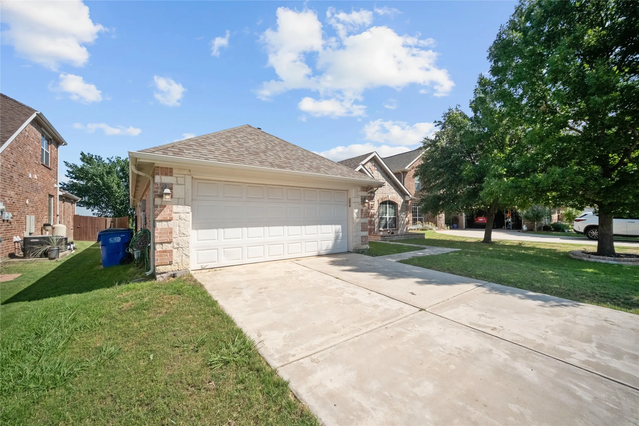 Single Family Residence For Sale in Denton County , 2832 Appaloosa Court, Little Elm, Texas 75068, 4 Bedroom, 2 Bathroom, 2 Garage spaces, 2,166 Sqft, built in 2007, mls#21284024, Real Estate Agent in Little Elm, Homes For Sale in Denton county, Homes For Sale in Little Elm, Realtor in Little Elm Texas, Real Estate Brokerage Independent Realty Texas, Luminita Cordes Realtor