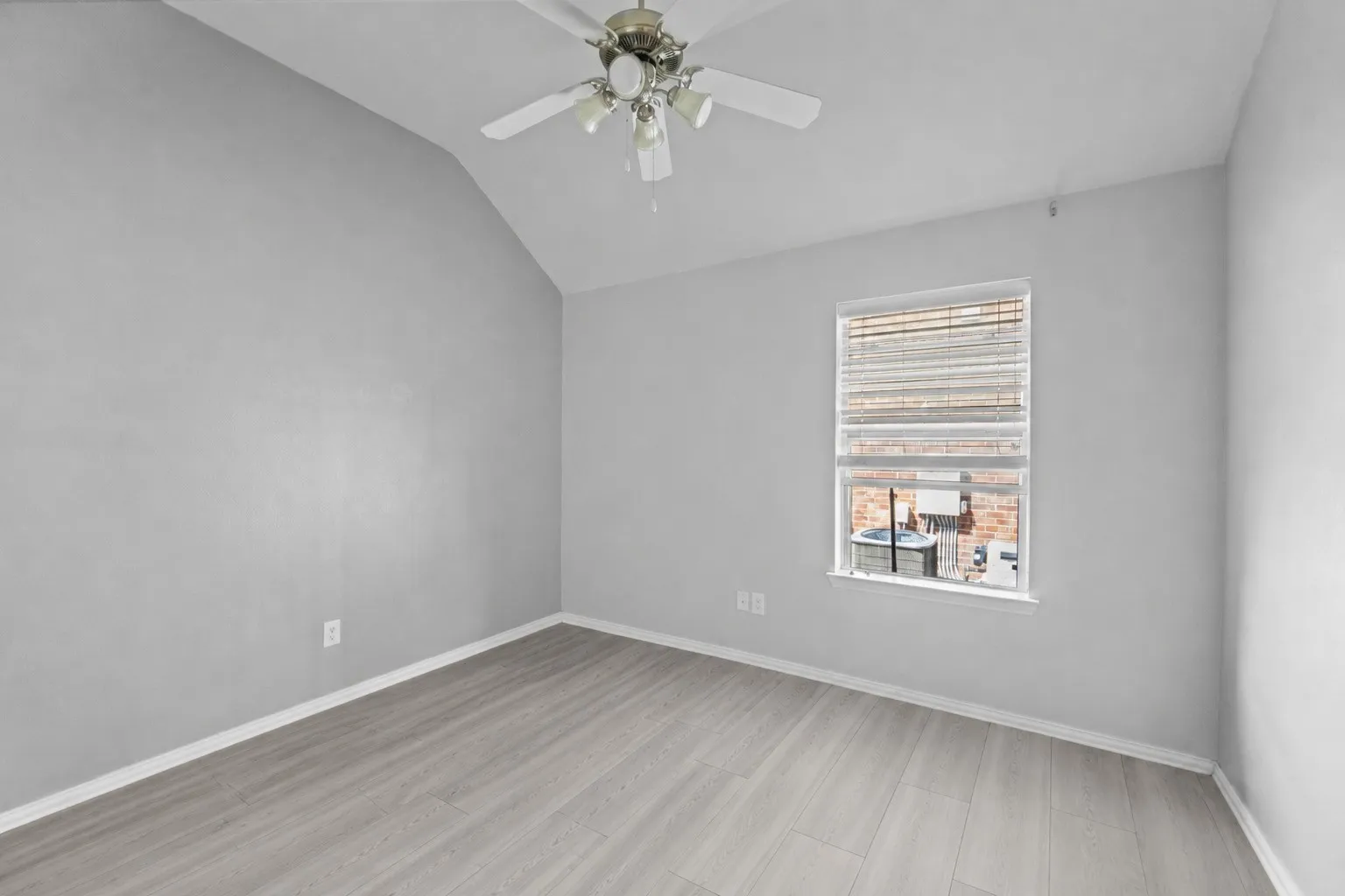 Single Family Residence For Sale in Denton County , 2832 Appaloosa Court, Little Elm, Texas 75068, 4 Bedroom, 2 Bathroom, 2 Garage spaces, 2,166 Sqft, built in 2007, mls#21284024, Real Estate Agent in Little Elm, Homes For Sale in Denton county, Homes For Sale in Little Elm, Realtor in Little Elm Texas, Real Estate Brokerage Independent Realty Texas, Luminita Cordes Realtor