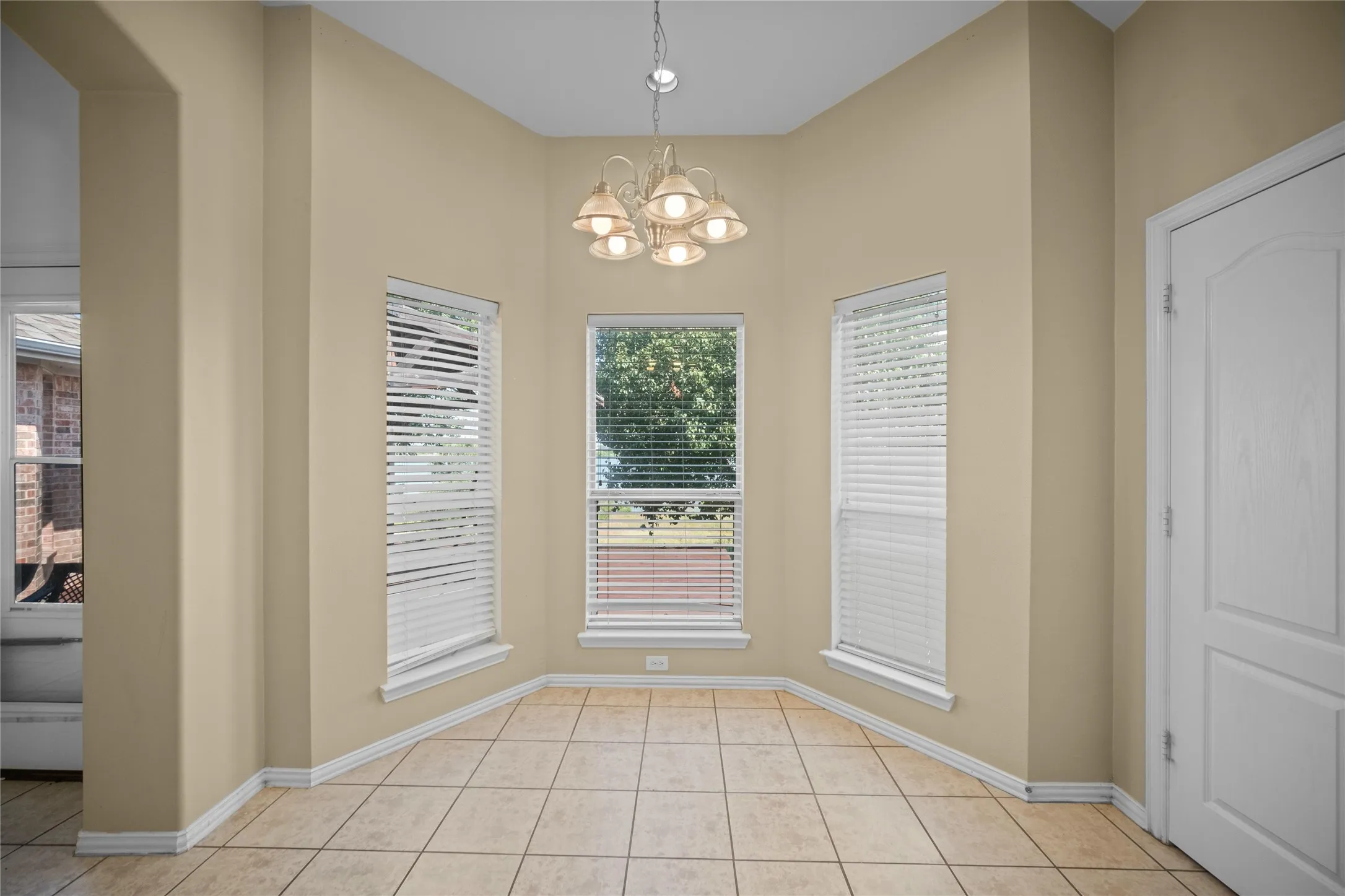 Single Family Residence For Sale in Denton County , 2832 Appaloosa Court, Little Elm, Texas 75068, 4 Bedroom, 2 Bathroom, 2 Garage spaces, 2,166 Sqft, built in 2007, mls#21284024, Real Estate Agent in Little Elm, Homes For Sale in Denton county, Homes For Sale in Little Elm, Realtor in Little Elm Texas, Real Estate Brokerage Independent Realty Texas, Luminita Cordes Realtor