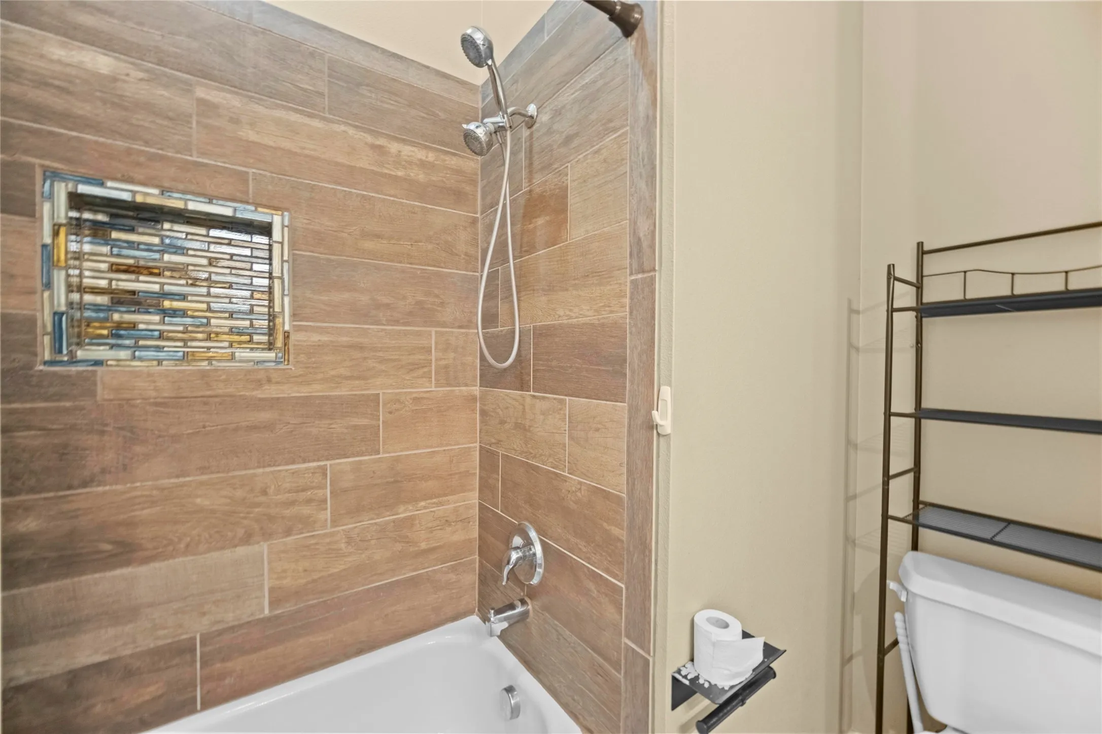 Single Family Residence For Sale in Denton County , 2832 Appaloosa Court, Little Elm, Texas 75068, 4 Bedroom, 2 Bathroom, 2 Garage spaces, 2,166 Sqft, built in 2007, mls#21284024, Real Estate Agent in Little Elm, Homes For Sale in Denton county, Homes For Sale in Little Elm, Realtor in Little Elm Texas, Real Estate Brokerage Independent Realty Texas, Luminita Cordes Realtor