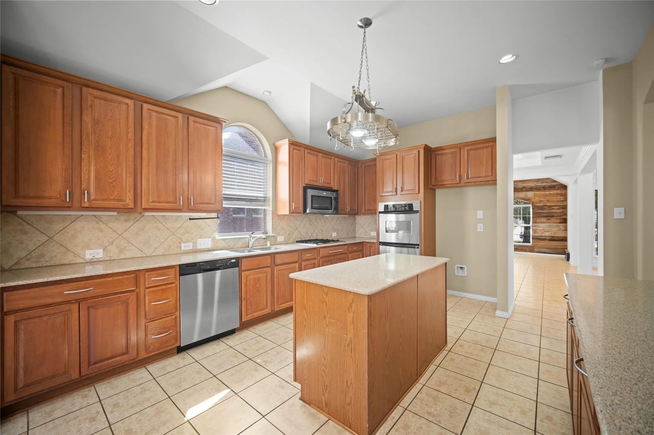 Single Family Residence For Sale in Denton County , 2832 Appaloosa Court, Little Elm, Texas 75068, 4 Bedroom, 2 Bathroom, 2 Garage spaces, 2,166 Sqft, built in 2007, mls#21284024, Real Estate Agent in Little Elm, Homes For Sale in Denton county, Homes For Sale in Little Elm, Realtor in Little Elm Texas, Real Estate Brokerage Independent Realty Texas, Luminita Cordes Realtor