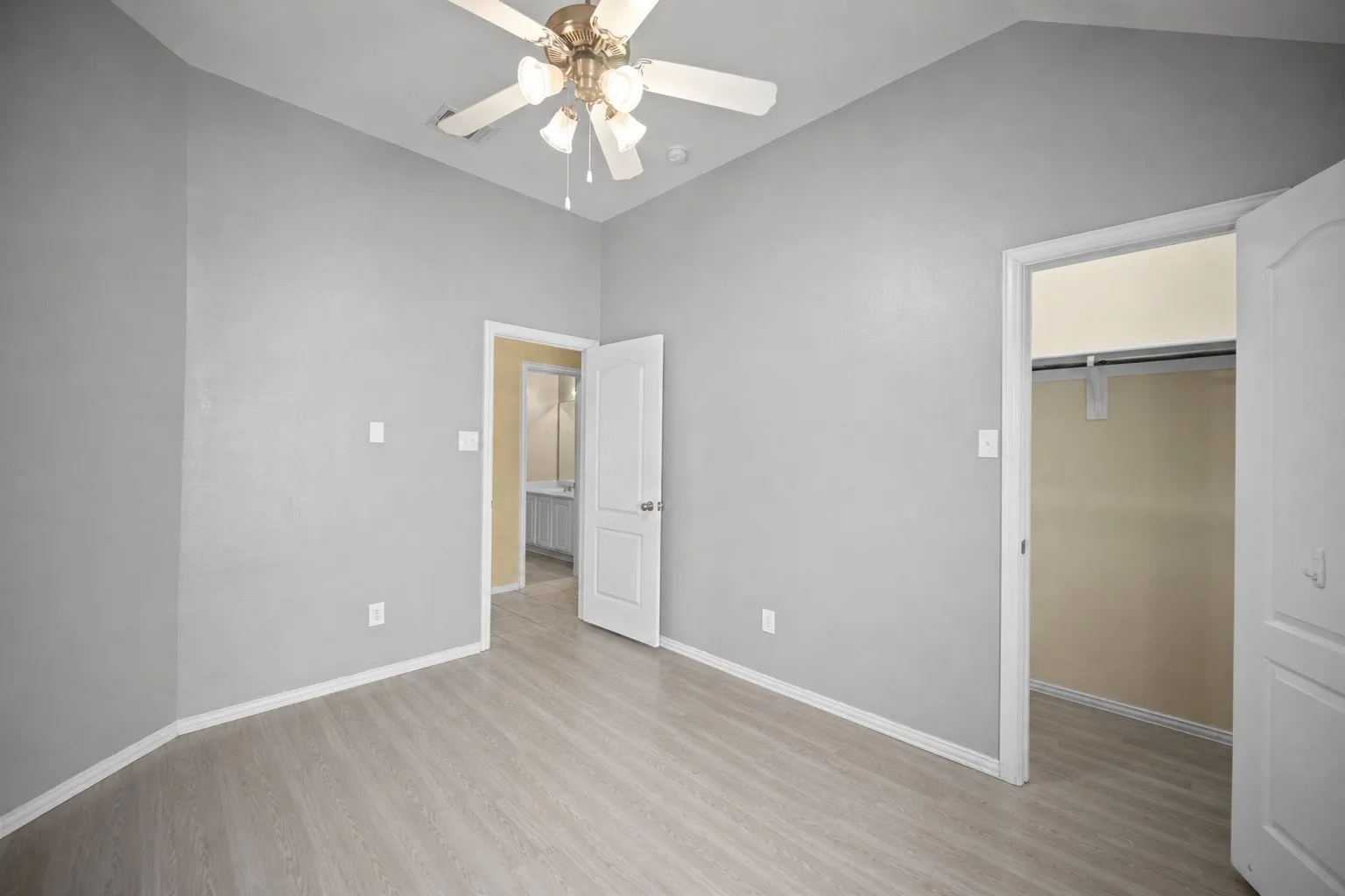 Single Family Residence For Sale in Denton County , 2832 Appaloosa Court, Little Elm, Texas 75068, 4 Bedroom, 2 Bathroom, 2 Garage spaces, 2,166 Sqft, built in 2007, mls#21284024, Real Estate Agent in Little Elm, Homes For Sale in Denton county, Homes For Sale in Little Elm, Realtor in Little Elm Texas, Real Estate Brokerage Independent Realty Texas, Luminita Cordes Realtor
