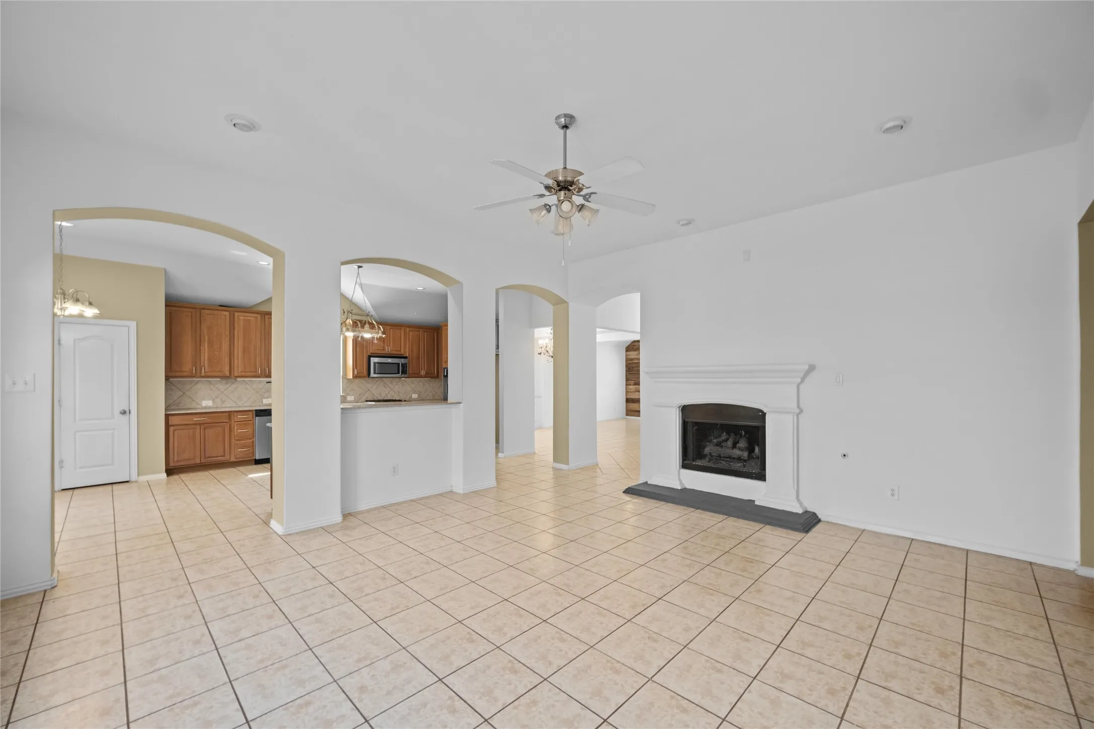 Single Family Residence For Sale in Denton County , 2832 Appaloosa Court, Little Elm, Texas 75068, 4 Bedroom, 2 Bathroom, 2 Garage spaces, 2,166 Sqft, built in 2007, mls#21284024, Real Estate Agent in Little Elm, Homes For Sale in Denton county, Homes For Sale in Little Elm, Realtor in Little Elm Texas, Real Estate Brokerage Independent Realty Texas, Luminita Cordes Realtor
