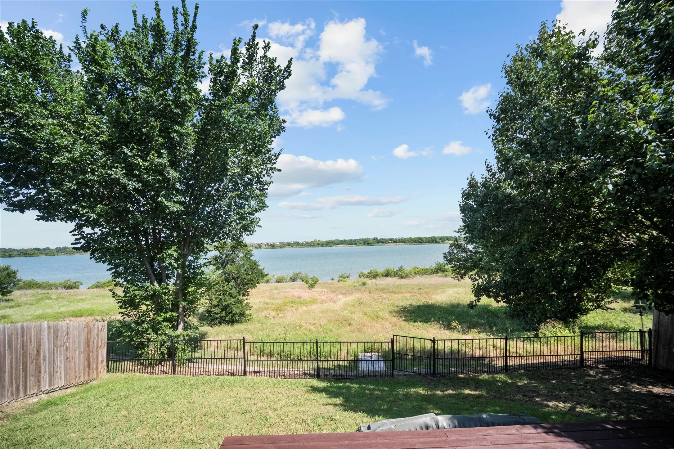 Single Family Residence For Sale in Denton County , 2832 Appaloosa Court, Little Elm, Texas 75068, 4 Bedroom, 2 Bathroom, 2 Garage spaces, 2,166 Sqft, built in 2007, mls#21284024, Real Estate Agent in Little Elm, Homes For Sale in Denton county, Homes For Sale in Little Elm, Realtor in Little Elm Texas, Real Estate Brokerage Independent Realty Texas, Luminita Cordes Realtor