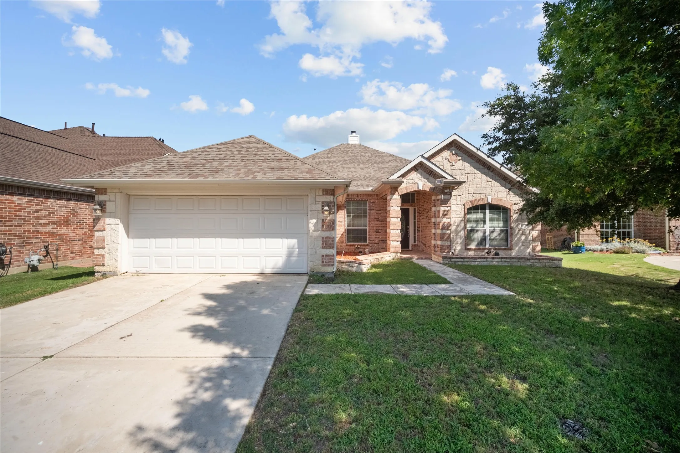 Single Family Residence For Sale in Denton County , 2832 Appaloosa Court, Little Elm, Texas 75068, 4 Bedroom, 2 Bathroom, 2 Garage spaces, 2,166 Sqft, built in 2007, mls#21284024, Real Estate Agent in Little Elm, Homes For Sale in Denton county, Homes For Sale in Little Elm, Realtor in Little Elm Texas, Real Estate Brokerage Independent Realty Texas, Luminita Cordes Realtor