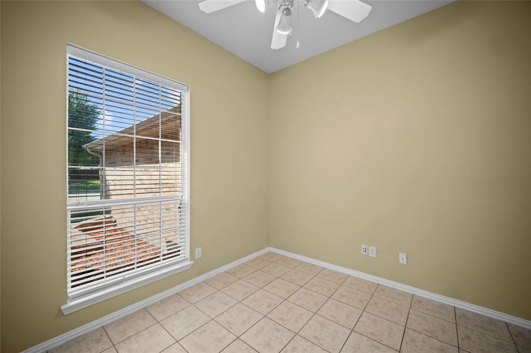 Single Family Residence For Sale in Denton County , 2832 Appaloosa Court, Little Elm, Texas 75068, 4 Bedroom, 2 Bathroom, 2 Garage spaces, 2,166 Sqft, built in 2007, mls#21284024, Real Estate Agent in Little Elm, Homes For Sale in Denton county, Homes For Sale in Little Elm, Realtor in Little Elm Texas, Real Estate Brokerage Independent Realty Texas, Luminita Cordes Realtor