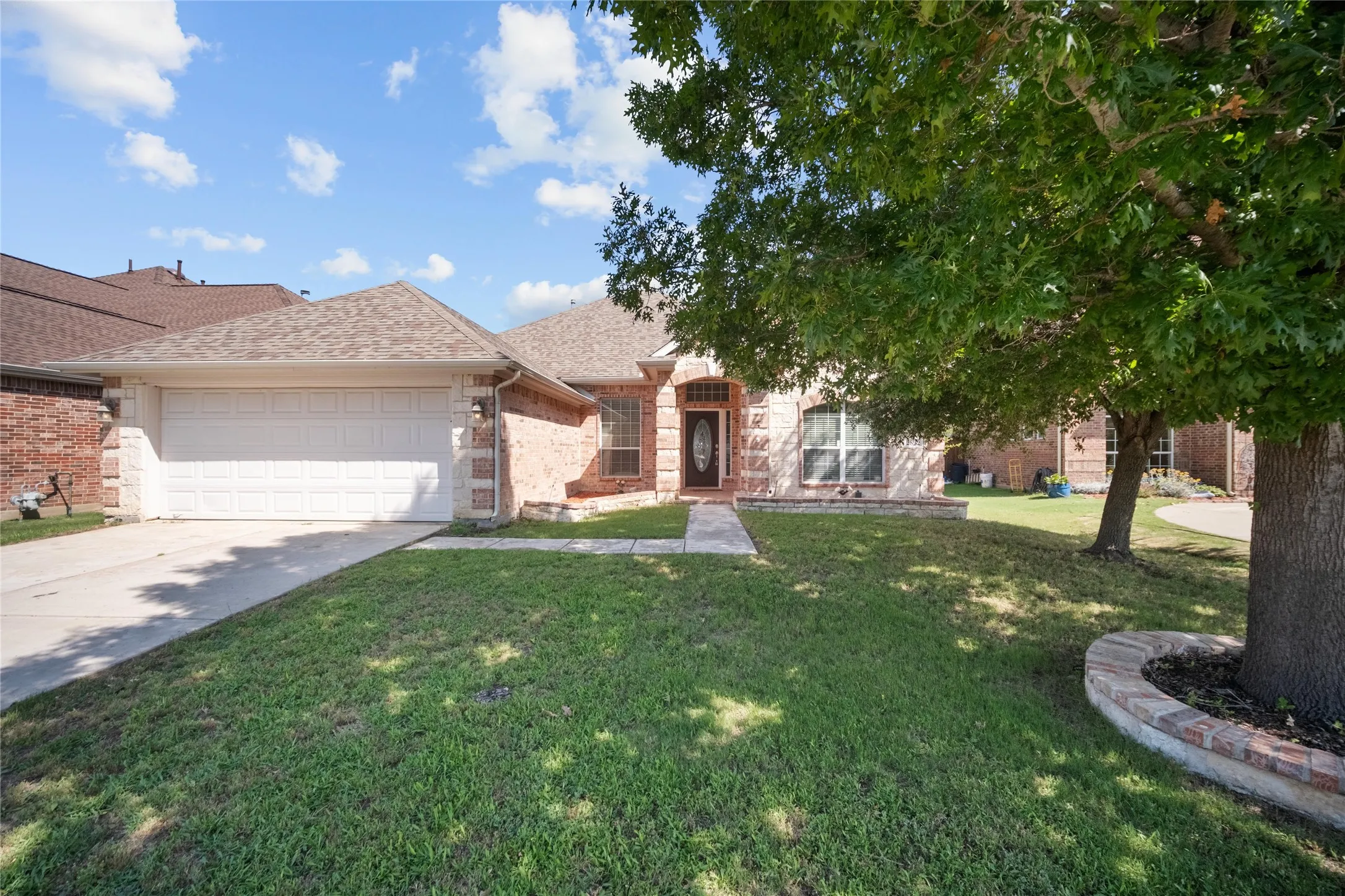Single Family Residence For Sale in Denton County , 2832 Appaloosa Court, Little Elm, Texas 75068, 4 Bedroom, 2 Bathroom, 2 Garage spaces, 2,166 Sqft, built in 2007, mls#21284024, Real Estate Agent in Little Elm, Homes For Sale in Denton county, Homes For Sale in Little Elm, Realtor in Little Elm Texas, Real Estate Brokerage Independent Realty Texas, Luminita Cordes Realtor
