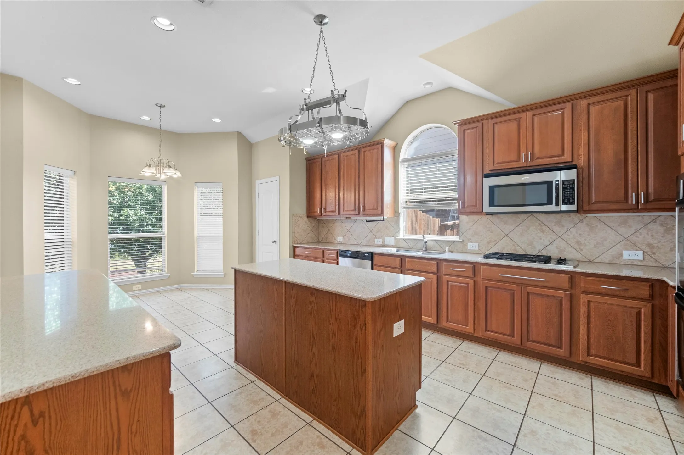 Single Family Residence For Sale in Denton County , 2832 Appaloosa Court, Little Elm, Texas 75068, 4 Bedroom, 2 Bathroom, 2 Garage spaces, 2,166 Sqft, built in 2007, mls#21284024, Real Estate Agent in Little Elm, Homes For Sale in Denton county, Homes For Sale in Little Elm, Realtor in Little Elm Texas, Real Estate Brokerage Independent Realty Texas, Luminita Cordes Realtor