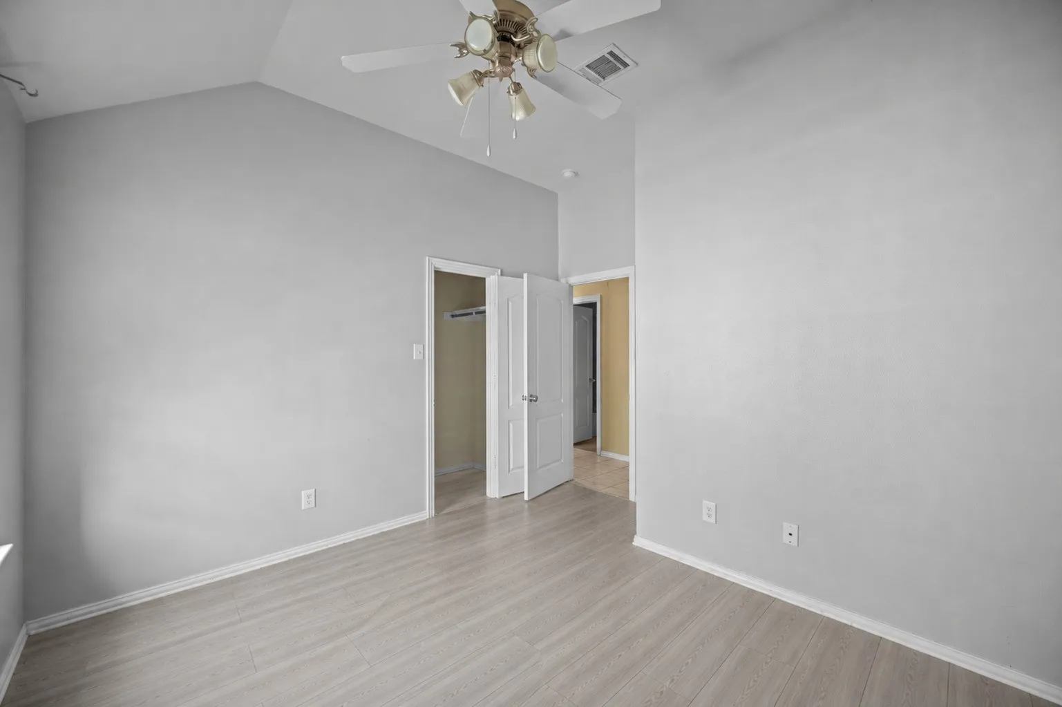 Single Family Residence For Sale in Denton County , 2832 Appaloosa Court, Little Elm, Texas 75068, 4 Bedroom, 2 Bathroom, 2 Garage spaces, 2,166 Sqft, built in 2007, mls#21284024, Real Estate Agent in Little Elm, Homes For Sale in Denton county, Homes For Sale in Little Elm, Realtor in Little Elm Texas, Real Estate Brokerage Independent Realty Texas, Luminita Cordes Realtor