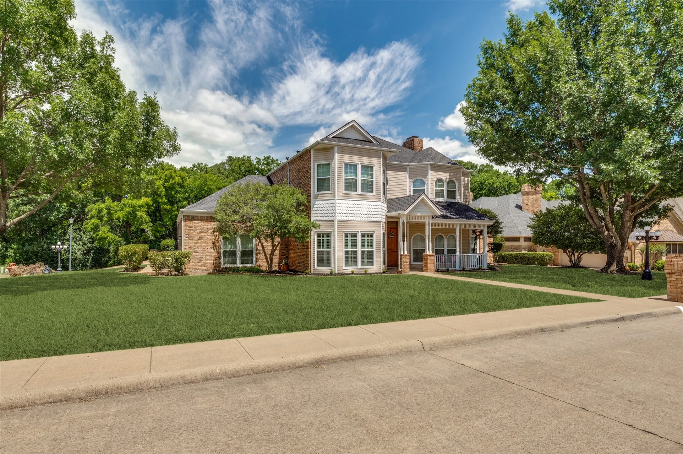 Single Family Residence For Sale in Dallas County , 636 Bent Creek Drive, De Soto, Texas 75115, 4 Bedroom, 4 Bathroom, 2 Garage spaces, 3,567 Sqft, built in 1985, mls#21290476, Real Estate Agent in De Soto, Homes For Sale in Dallas county, Homes For Sale in De Soto, Realtor in De Soto Texas, Real Estate Brokerage Independent Realty Texas, Luminita Cordes Realtor