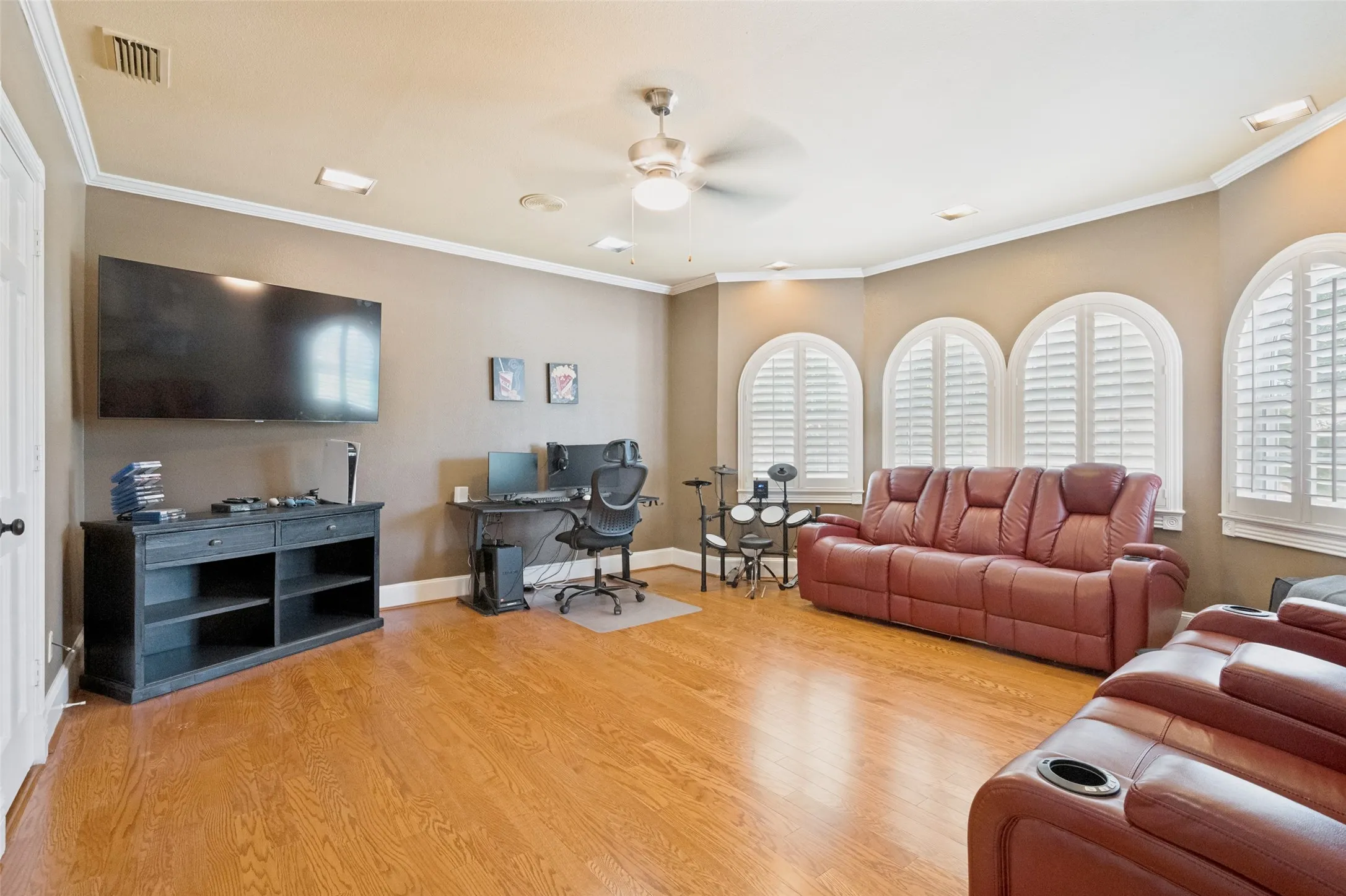 Single Family Residence For Sale in Dallas County , 636 Bent Creek Drive, De Soto, Texas 75115, 4 Bedroom, 4 Bathroom, 2 Garage spaces, 3,567 Sqft, built in 1985, mls#21290476, Real Estate Agent in De Soto, Homes For Sale in Dallas county, Homes For Sale in De Soto, Realtor in De Soto Texas, Real Estate Brokerage Independent Realty Texas, Luminita Cordes Realtor