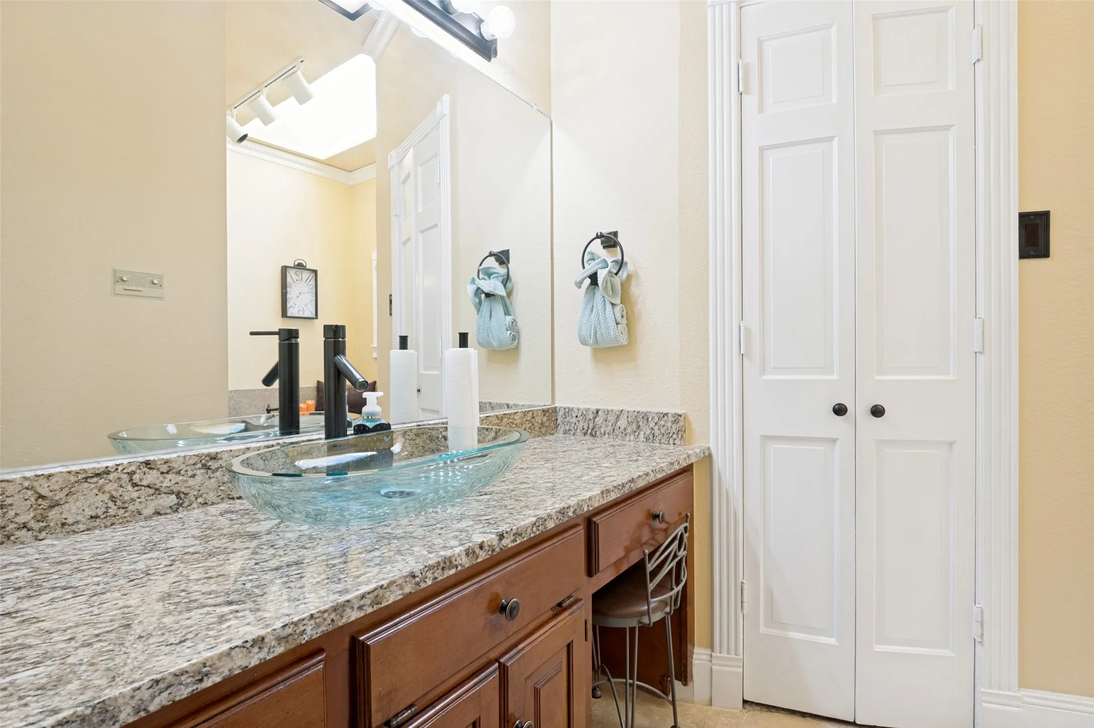 Single Family Residence For Sale in Dallas County , 636 Bent Creek Drive, De Soto, Texas 75115, 4 Bedroom, 4 Bathroom, 2 Garage spaces, 3,567 Sqft, built in 1985, mls#21290476, Real Estate Agent in De Soto, Homes For Sale in Dallas county, Homes For Sale in De Soto, Realtor in De Soto Texas, Real Estate Brokerage Independent Realty Texas, Luminita Cordes Realtor