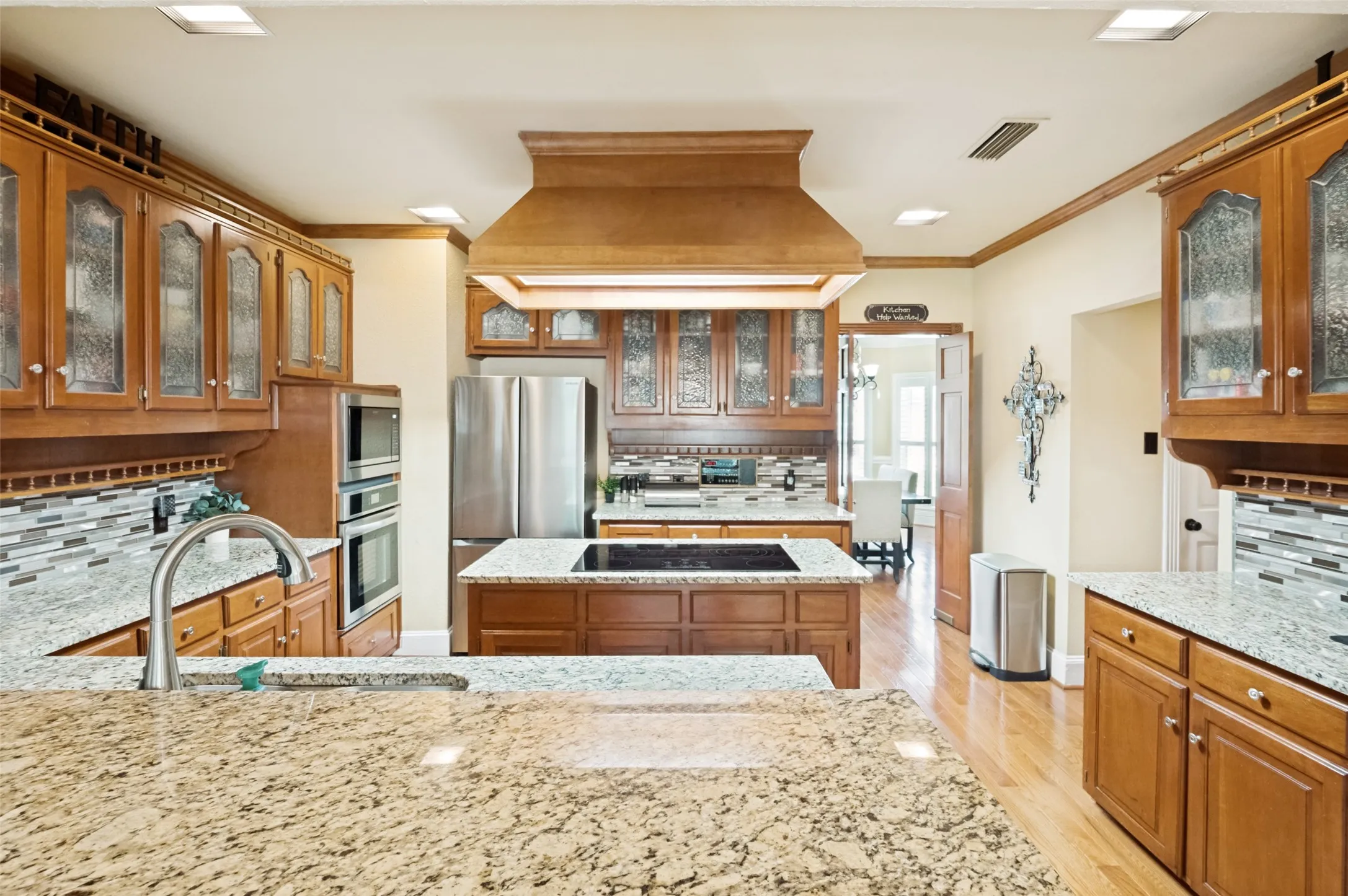 Single Family Residence For Sale in Dallas County , 636 Bent Creek Drive, De Soto, Texas 75115, 4 Bedroom, 4 Bathroom, 2 Garage spaces, 3,567 Sqft, built in 1985, mls#21290476, Real Estate Agent in De Soto, Homes For Sale in Dallas county, Homes For Sale in De Soto, Realtor in De Soto Texas, Real Estate Brokerage Independent Realty Texas, Luminita Cordes Realtor