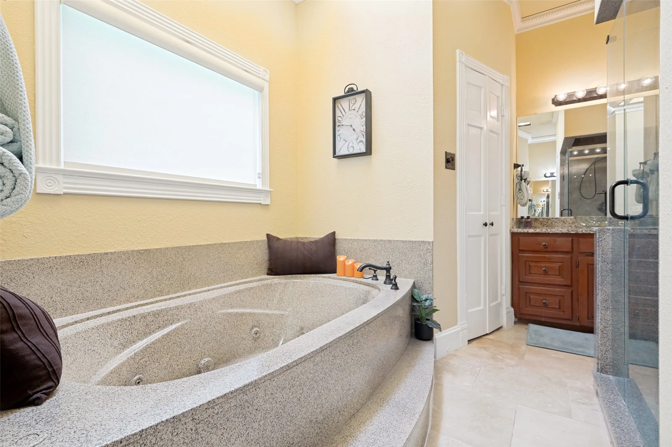 Single Family Residence For Sale in Dallas County , 636 Bent Creek Drive, De Soto, Texas 75115, 4 Bedroom, 4 Bathroom, 2 Garage spaces, 3,567 Sqft, built in 1985, mls#21290476, Real Estate Agent in De Soto, Homes For Sale in Dallas county, Homes For Sale in De Soto, Realtor in De Soto Texas, Real Estate Brokerage Independent Realty Texas, Luminita Cordes Realtor