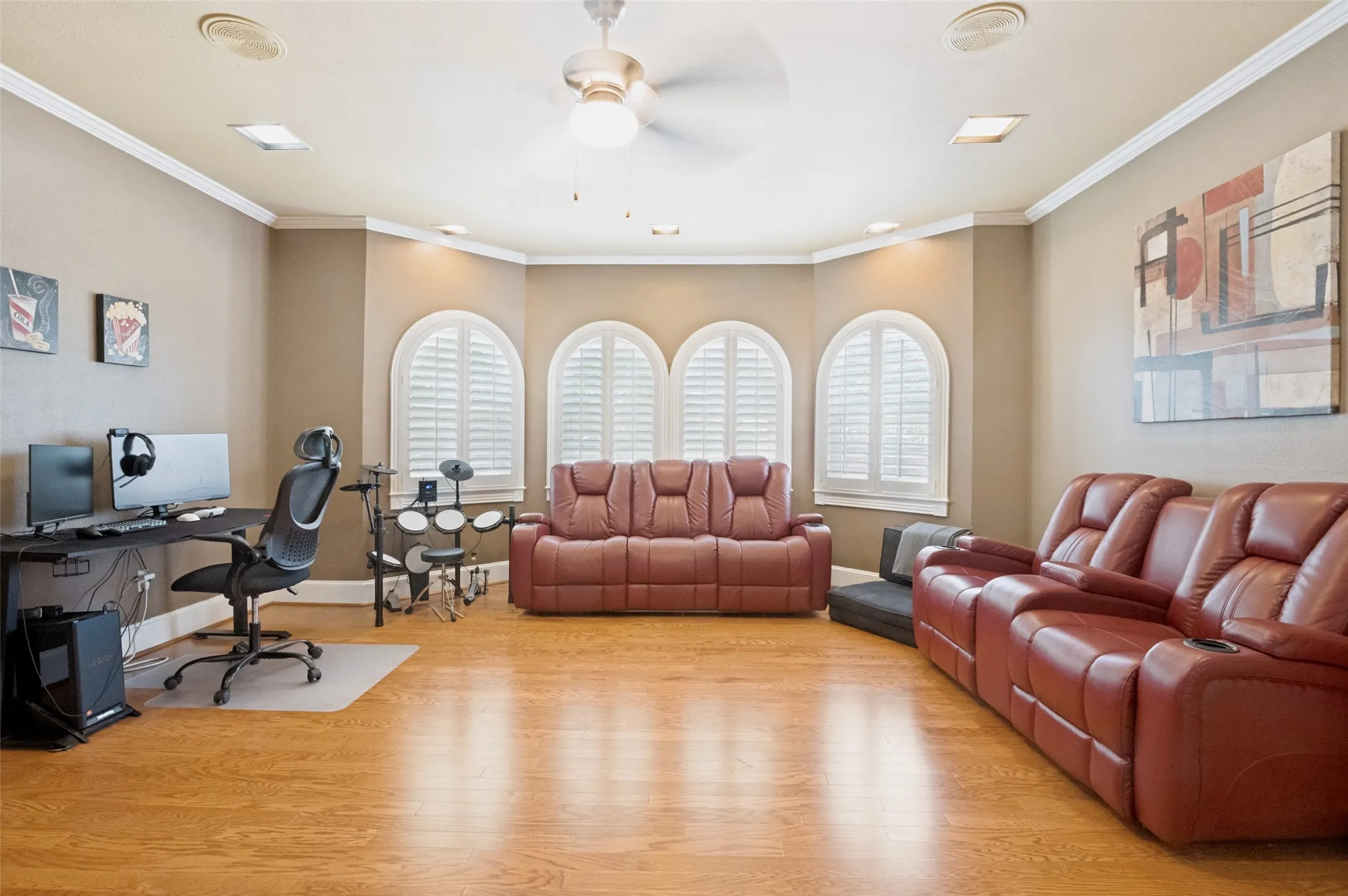 Single Family Residence For Sale in Dallas County , 636 Bent Creek Drive, De Soto, Texas 75115, 4 Bedroom, 4 Bathroom, 2 Garage spaces, 3,567 Sqft, built in 1985, mls#21290476, Real Estate Agent in De Soto, Homes For Sale in Dallas county, Homes For Sale in De Soto, Realtor in De Soto Texas, Real Estate Brokerage Independent Realty Texas, Luminita Cordes Realtor