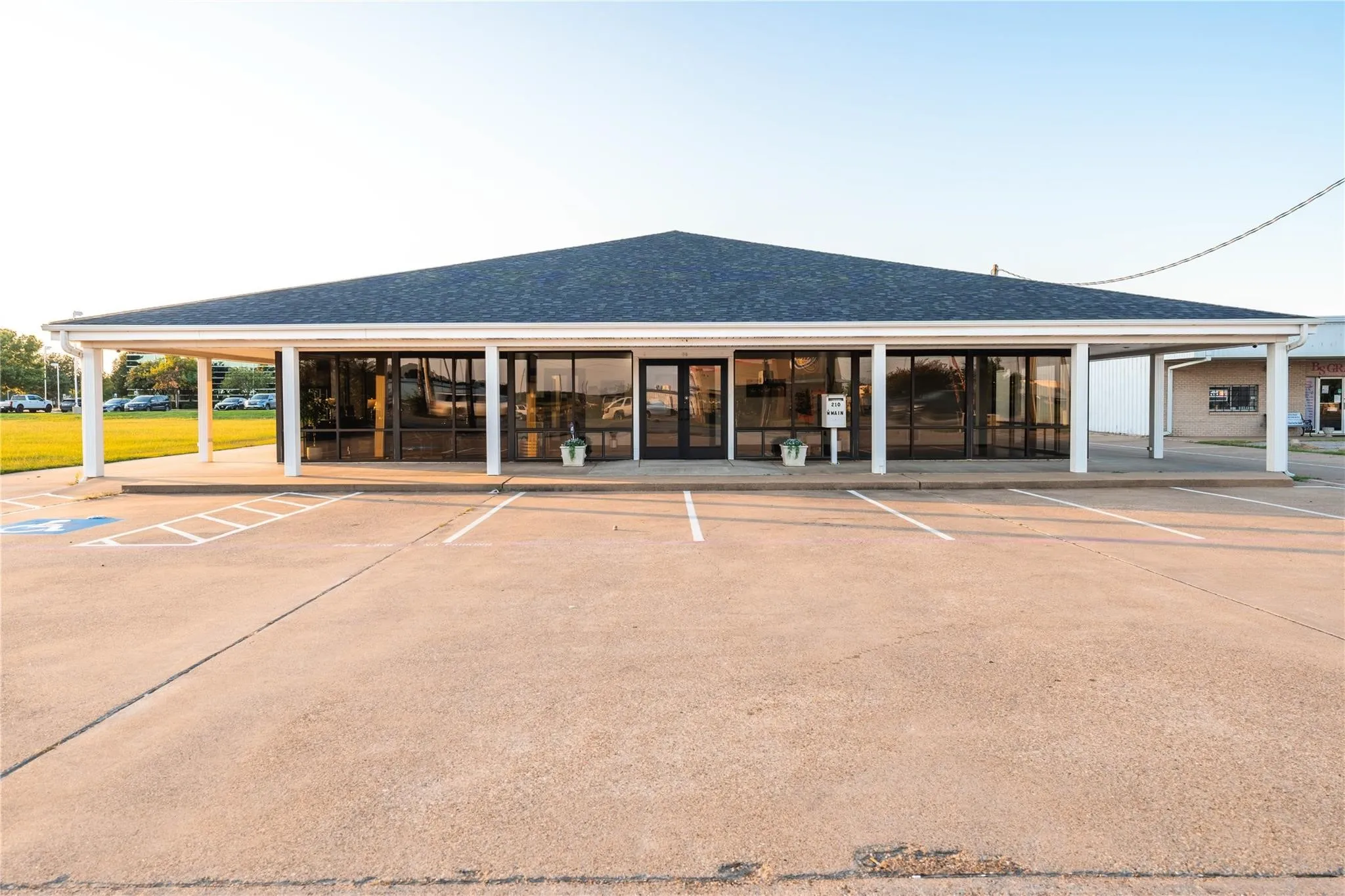 Office For Rent in Henderson County , 210 W Main Street 17, Gun Barrel City, Texas 75156, 0, 0, Garage spaces, 0 Sqft, built in 1992, Price $450, mls#21290486, Real Estate Agent in Gun Barrel City, Homes For Rent in Henderson county, Homes For Rent in Gun Barrel City, Realtor in Gun Barrel City Texas, Real Estate Brokerage Independent Realty Texas, Luminita Cordes Realtor