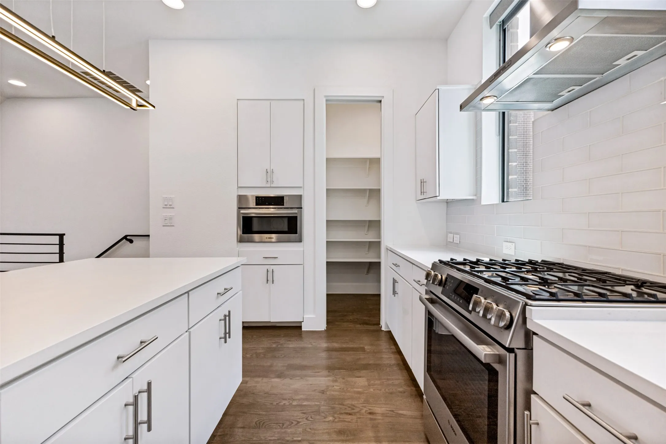 Townhouse For Sale in Dallas County , 1944 Dowgate Court, Dallas, Texas 75204, 3 Bedroom, 4 Bathroom, 2 Garage spaces, 1,982 Sqft, built in 2020, mls#21289469, Real Estate Agent in Dallas, Homes For Sale in Dallas county, Homes For Sale in Dallas, Realtor in Dallas Texas, Real Estate Brokerage Independent Realty Texas, Luminita Cordes Realtor