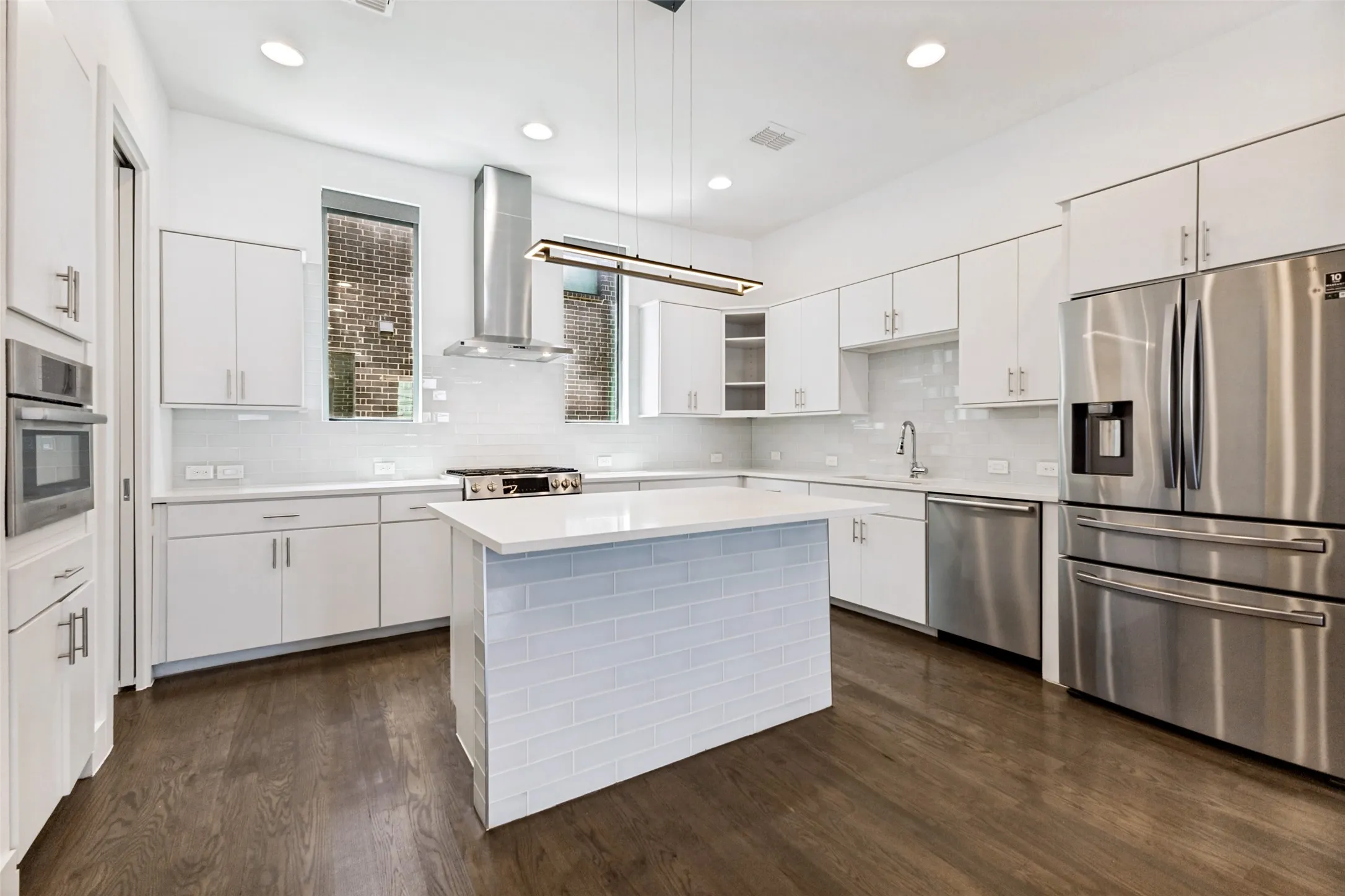Townhouse For Sale in Dallas County , 1944 Dowgate Court, Dallas, Texas 75204, 3 Bedroom, 4 Bathroom, 2 Garage spaces, 1,982 Sqft, built in 2020, mls#21289469, Real Estate Agent in Dallas, Homes For Sale in Dallas county, Homes For Sale in Dallas, Realtor in Dallas Texas, Real Estate Brokerage Independent Realty Texas, Luminita Cordes Realtor
