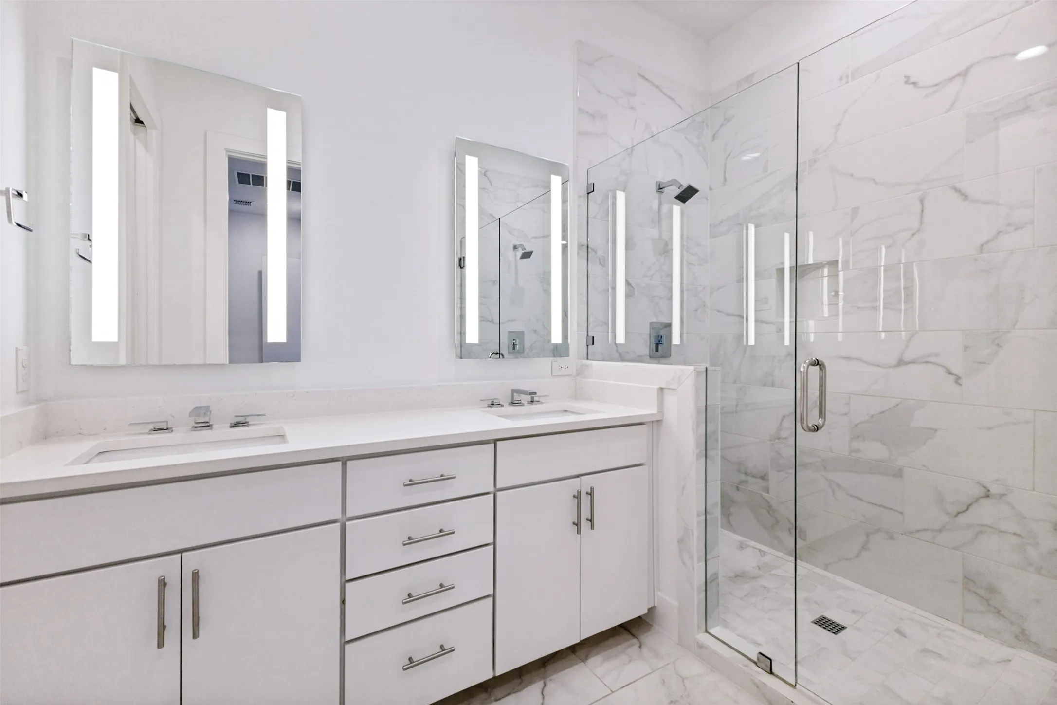 Townhouse For Sale in Dallas County , 1944 Dowgate Court, Dallas, Texas 75204, 3 Bedroom, 4 Bathroom, 2 Garage spaces, 1,982 Sqft, built in 2020, mls#21289469, Real Estate Agent in Dallas, Homes For Sale in Dallas county, Homes For Sale in Dallas, Realtor in Dallas Texas, Real Estate Brokerage Independent Realty Texas, Luminita Cordes Realtor