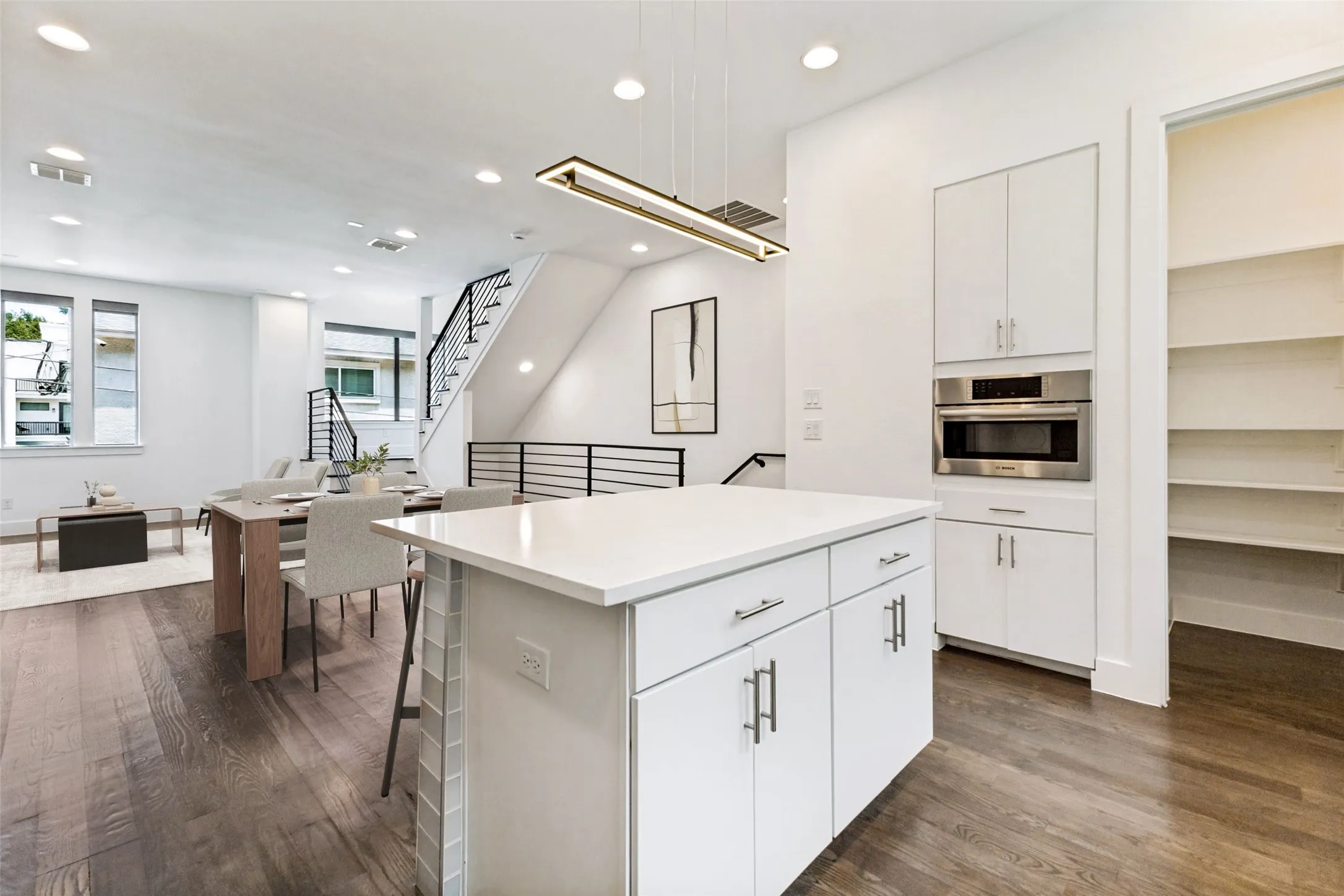Townhouse For Sale in Dallas County , 1944 Dowgate Court, Dallas, Texas 75204, 3 Bedroom, 4 Bathroom, 2 Garage spaces, 1,982 Sqft, built in 2020, mls#21289469, Real Estate Agent in Dallas, Homes For Sale in Dallas county, Homes For Sale in Dallas, Realtor in Dallas Texas, Real Estate Brokerage Independent Realty Texas, Luminita Cordes Realtor