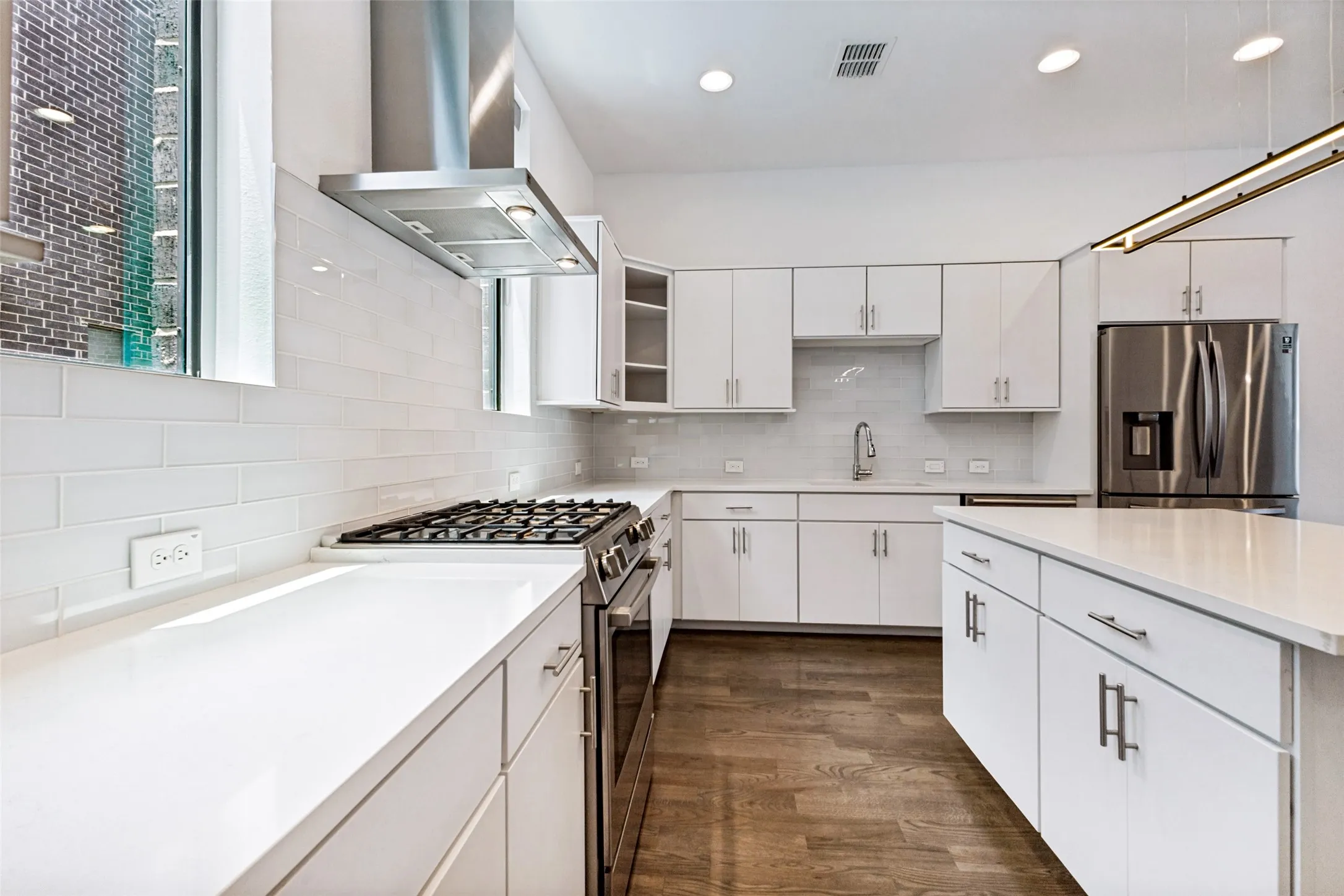 Townhouse For Sale in Dallas County , 1944 Dowgate Court, Dallas, Texas 75204, 3 Bedroom, 4 Bathroom, 2 Garage spaces, 1,982 Sqft, built in 2020, mls#21289469, Real Estate Agent in Dallas, Homes For Sale in Dallas county, Homes For Sale in Dallas, Realtor in Dallas Texas, Real Estate Brokerage Independent Realty Texas, Luminita Cordes Realtor