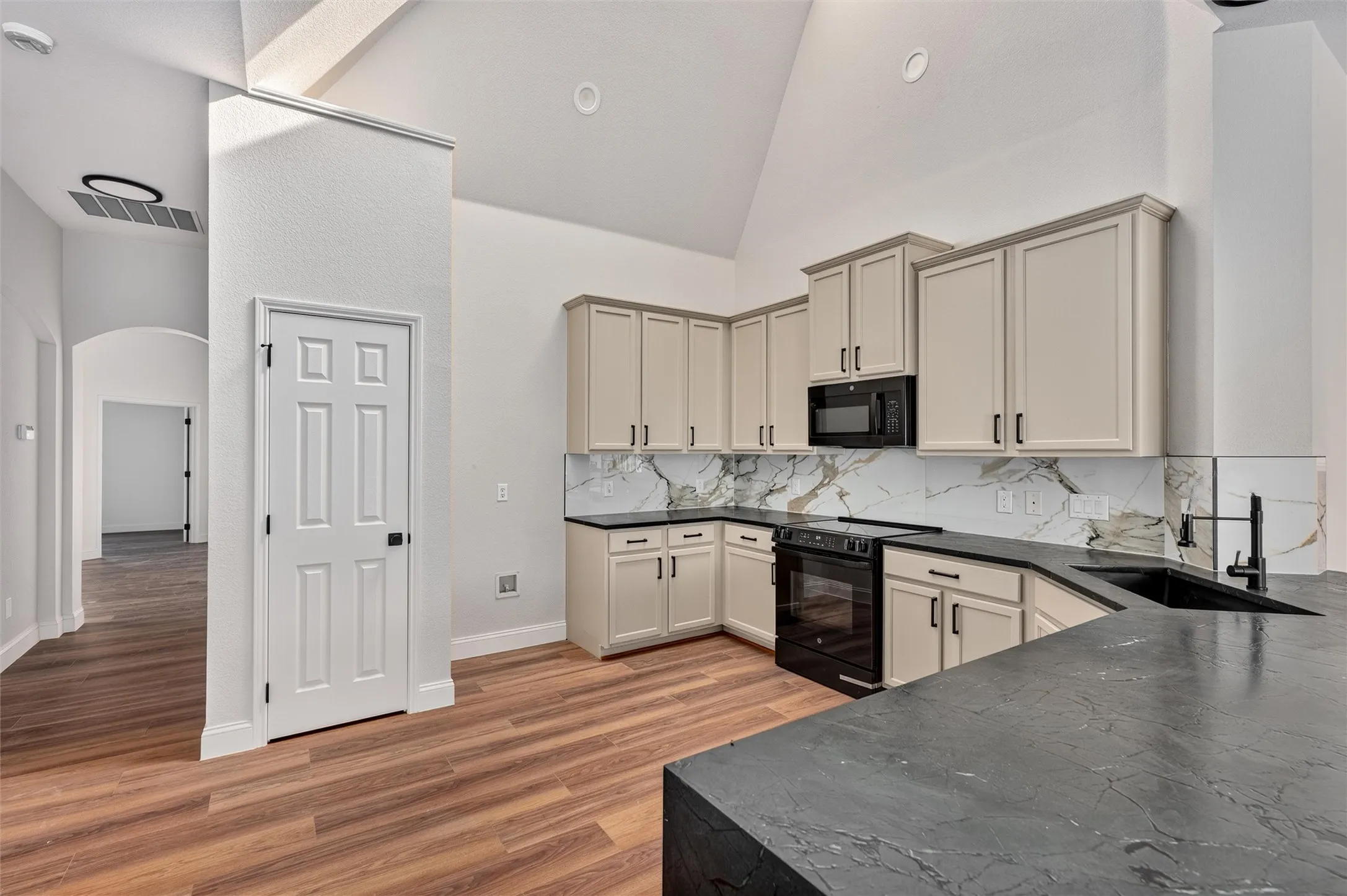 Single Family Residence For Sale in Collin County , 605 Terrace View Drive, Mc Kinney, Texas 75071, 4 Bedroom, 2 Bathroom, 2 Garage spaces, 2,424 Sqft, built in 2004, mls#21281471, Real Estate Agent in Mc Kinney, Homes For Sale in Collin county, Homes For Sale in Mc Kinney, Realtor in Mc Kinney Texas, Real Estate Brokerage Independent Realty Texas, Luminita Cordes Realtor