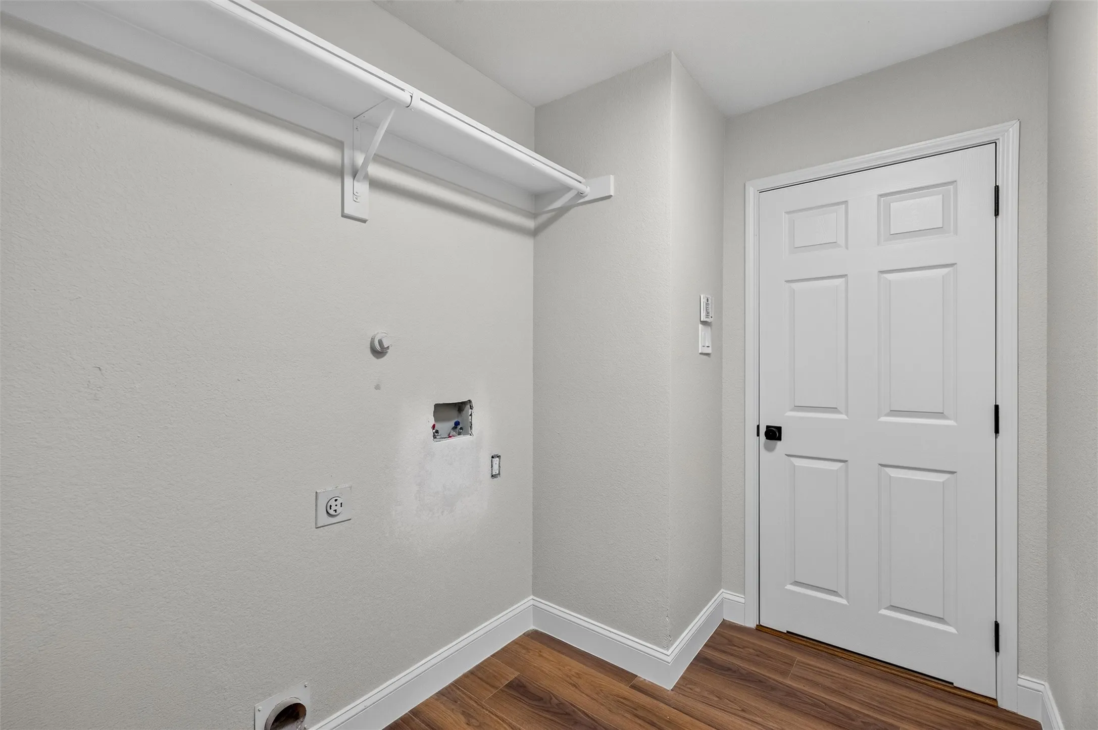 Single Family Residence For Sale in Collin County , 605 Terrace View Drive, Mc Kinney, Texas 75071, 4 Bedroom, 2 Bathroom, 2 Garage spaces, 2,424 Sqft, built in 2004, mls#21281471, Real Estate Agent in Mc Kinney, Homes For Sale in Collin county, Homes For Sale in Mc Kinney, Realtor in Mc Kinney Texas, Real Estate Brokerage Independent Realty Texas, Luminita Cordes Realtor