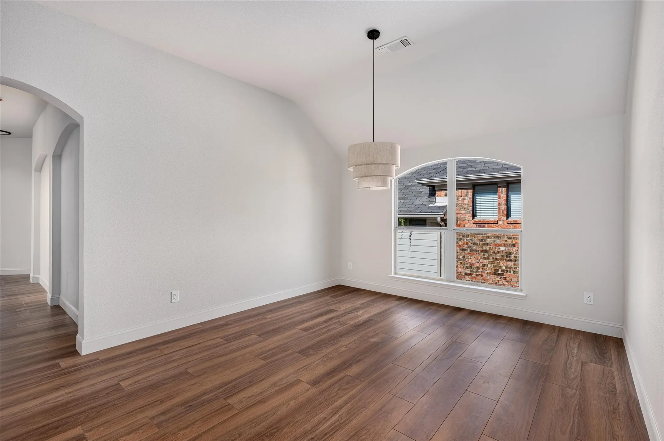 Single Family Residence For Sale in Collin County , 605 Terrace View Drive, Mc Kinney, Texas 75071, 4 Bedroom, 2 Bathroom, 2 Garage spaces, 2,424 Sqft, built in 2004, mls#21281471, Real Estate Agent in Mc Kinney, Homes For Sale in Collin county, Homes For Sale in Mc Kinney, Realtor in Mc Kinney Texas, Real Estate Brokerage Independent Realty Texas, Luminita Cordes Realtor