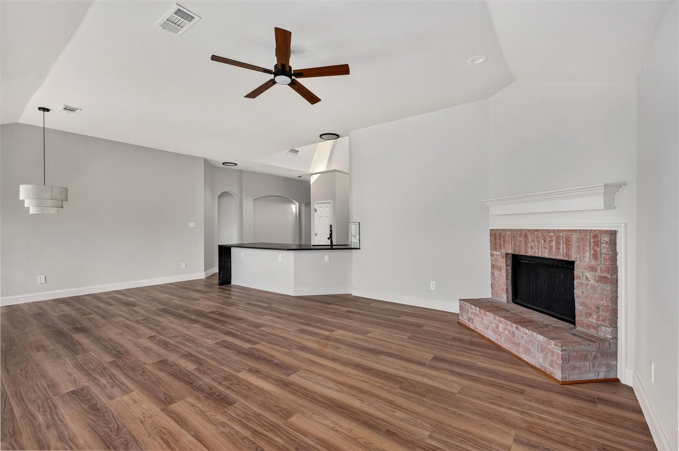 Single Family Residence For Sale in Collin County , 605 Terrace View Drive, Mc Kinney, Texas 75071, 4 Bedroom, 2 Bathroom, 2 Garage spaces, 2,424 Sqft, built in 2004, mls#21281471, Real Estate Agent in Mc Kinney, Homes For Sale in Collin county, Homes For Sale in Mc Kinney, Realtor in Mc Kinney Texas, Real Estate Brokerage Independent Realty Texas, Luminita Cordes Realtor