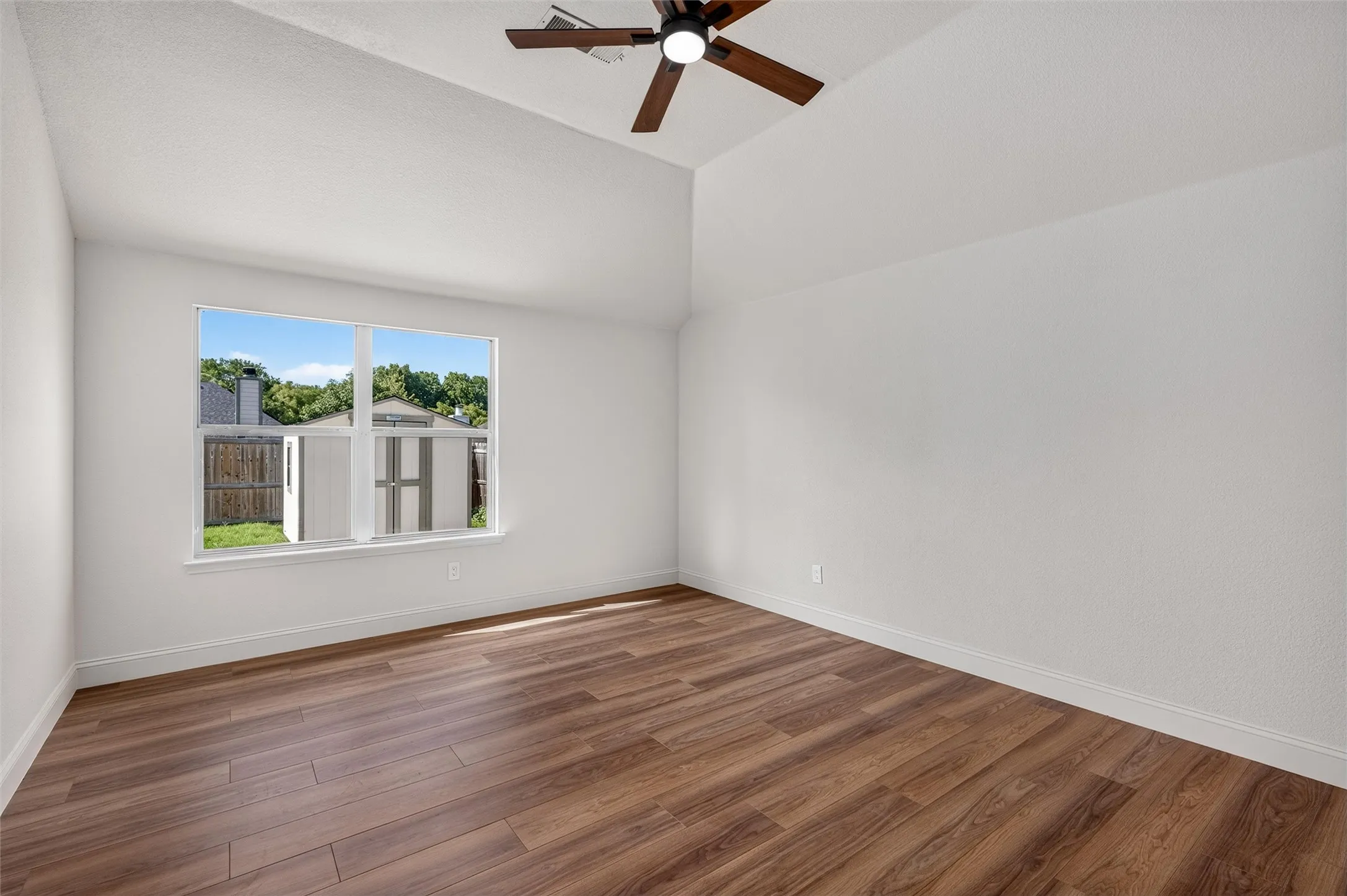 Single Family Residence For Sale in Collin County , 605 Terrace View Drive, Mc Kinney, Texas 75071, 4 Bedroom, 2 Bathroom, 2 Garage spaces, 2,424 Sqft, built in 2004, mls#21281471, Real Estate Agent in Mc Kinney, Homes For Sale in Collin county, Homes For Sale in Mc Kinney, Realtor in Mc Kinney Texas, Real Estate Brokerage Independent Realty Texas, Luminita Cordes Realtor