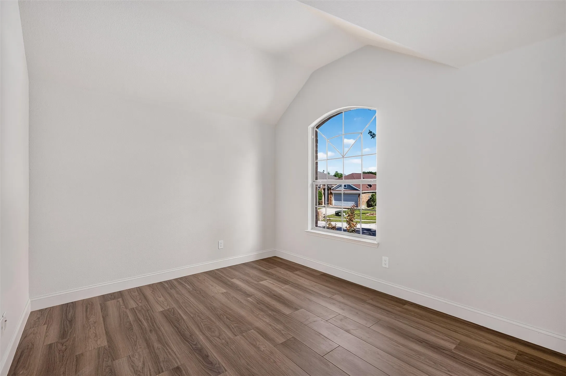 Single Family Residence For Sale in Collin County , 605 Terrace View Drive, Mc Kinney, Texas 75071, 4 Bedroom, 2 Bathroom, 2 Garage spaces, 2,424 Sqft, built in 2004, mls#21281471, Real Estate Agent in Mc Kinney, Homes For Sale in Collin county, Homes For Sale in Mc Kinney, Realtor in Mc Kinney Texas, Real Estate Brokerage Independent Realty Texas, Luminita Cordes Realtor