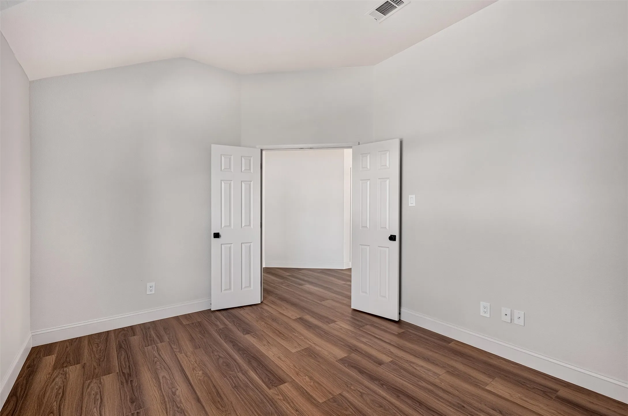 Single Family Residence For Sale in Collin County , 605 Terrace View Drive, Mc Kinney, Texas 75071, 4 Bedroom, 2 Bathroom, 2 Garage spaces, 2,424 Sqft, built in 2004, mls#21281471, Real Estate Agent in Mc Kinney, Homes For Sale in Collin county, Homes For Sale in Mc Kinney, Realtor in Mc Kinney Texas, Real Estate Brokerage Independent Realty Texas, Luminita Cordes Realtor