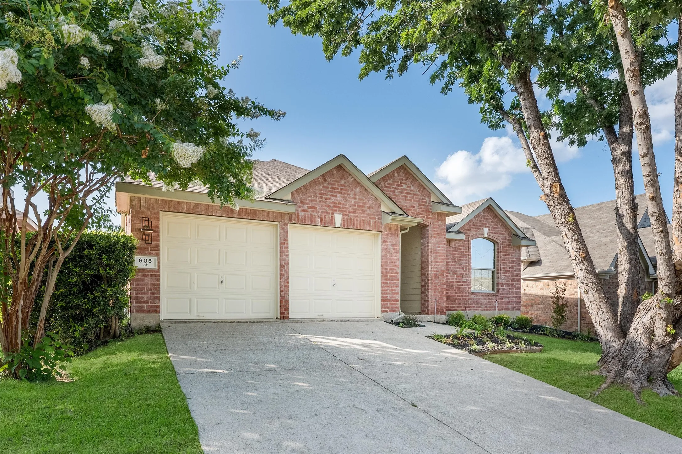 Single Family Residence For Sale in Collin County , 605 Terrace View Drive, Mc Kinney, Texas 75071, 4 Bedroom, 2 Bathroom, 2 Garage spaces, 2,424 Sqft, built in 2004, mls#21281471, Real Estate Agent in Mc Kinney, Homes For Sale in Collin county, Homes For Sale in Mc Kinney, Realtor in Mc Kinney Texas, Real Estate Brokerage Independent Realty Texas, Luminita Cordes Realtor