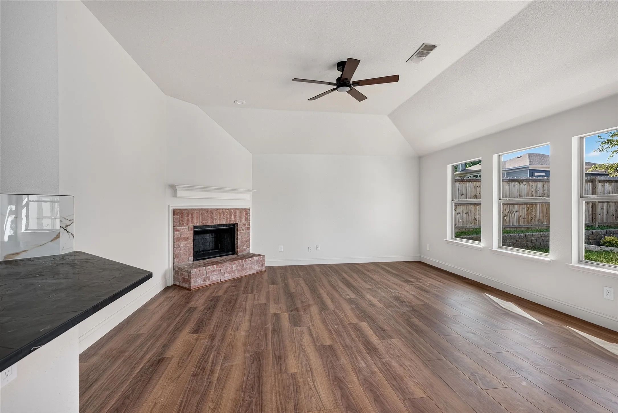 Single Family Residence For Sale in Collin County , 605 Terrace View Drive, Mc Kinney, Texas 75071, 4 Bedroom, 2 Bathroom, 2 Garage spaces, 2,424 Sqft, built in 2004, mls#21281471, Real Estate Agent in Mc Kinney, Homes For Sale in Collin county, Homes For Sale in Mc Kinney, Realtor in Mc Kinney Texas, Real Estate Brokerage Independent Realty Texas, Luminita Cordes Realtor