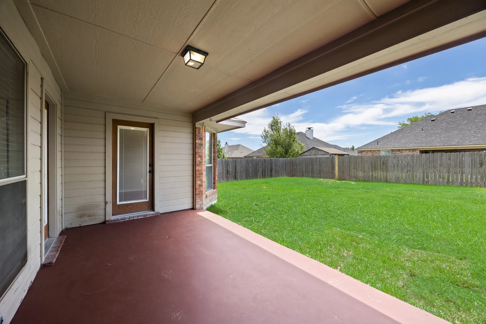 Single Family Residence For Sale in Ellis County , 107 Meadowlark Drive, Palmer, Texas 75152, 3 Bedroom, 2 Bathroom, 2 Garage spaces, 1,673 Sqft, built in 2004, mls#21288631, Real Estate Agent in Palmer, Homes For Sale in Ellis county, Homes For Sale in Palmer, Realtor in Palmer Texas, Real Estate Brokerage Independent Realty Texas, Luminita Cordes Realtor