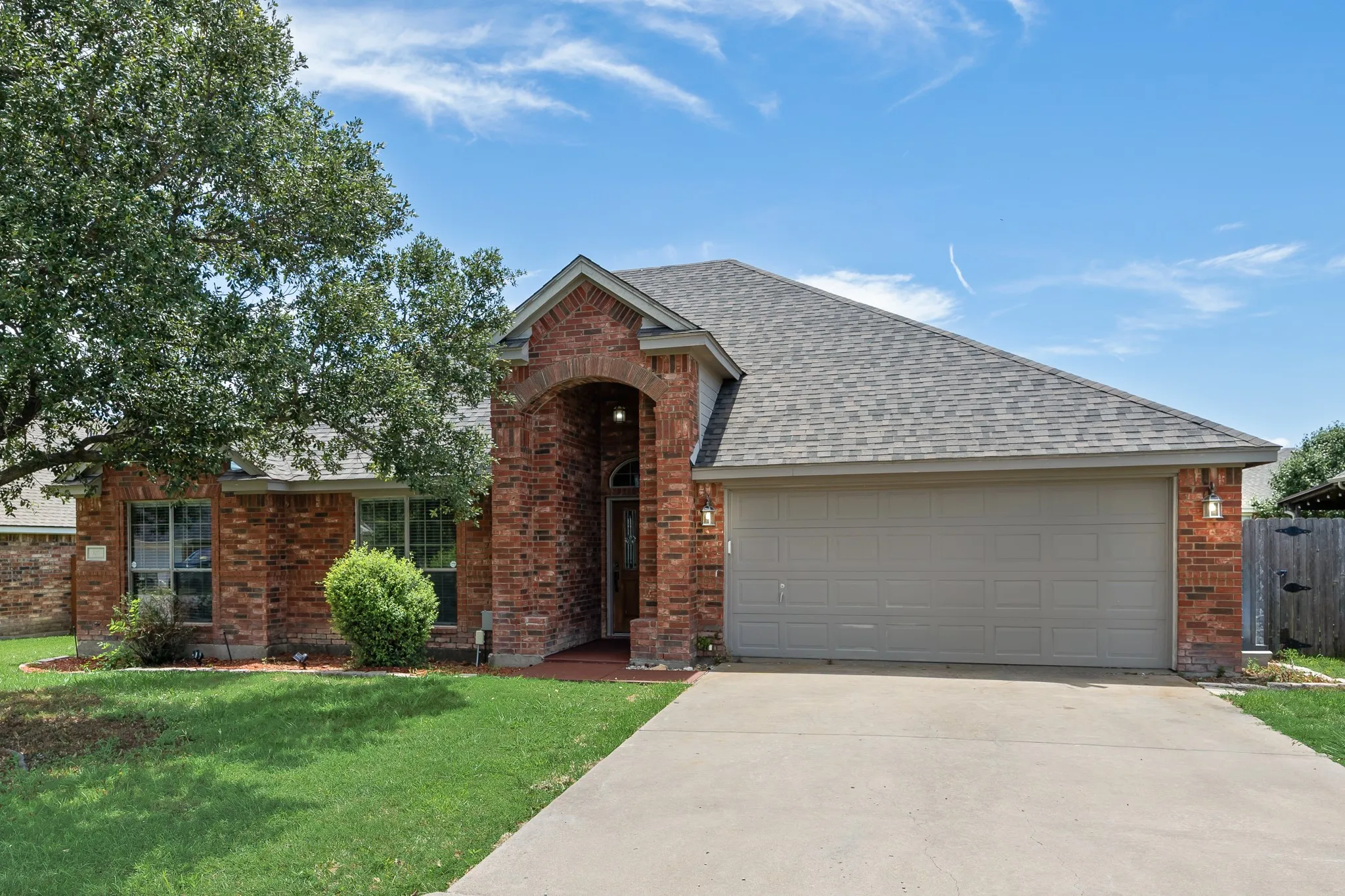 Single Family Residence For Sale in Ellis County , 107 Meadowlark Drive, Palmer, Texas 75152, 3 Bedroom, 2 Bathroom, 2 Garage spaces, 1,673 Sqft, built in 2004, mls#21288631, Real Estate Agent in Palmer, Homes For Sale in Ellis county, Homes For Sale in Palmer, Realtor in Palmer Texas, Real Estate Brokerage Independent Realty Texas, Luminita Cordes Realtor