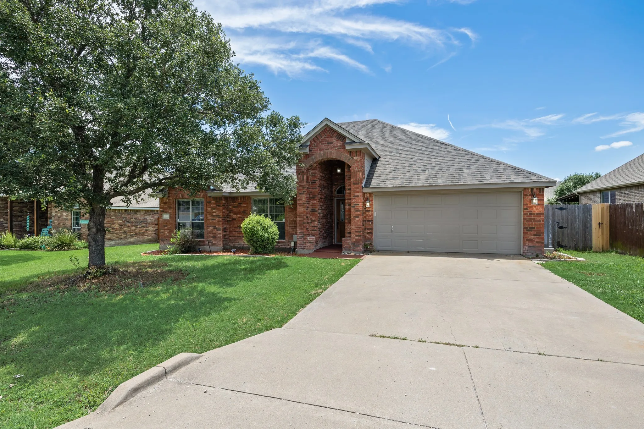 Single Family Residence For Sale in Ellis County , 107 Meadowlark Drive, Palmer, Texas 75152, 3 Bedroom, 2 Bathroom, 2 Garage spaces, 1,673 Sqft, built in 2004, mls#21288631, Real Estate Agent in Palmer, Homes For Sale in Ellis county, Homes For Sale in Palmer, Realtor in Palmer Texas, Real Estate Brokerage Independent Realty Texas, Luminita Cordes Realtor