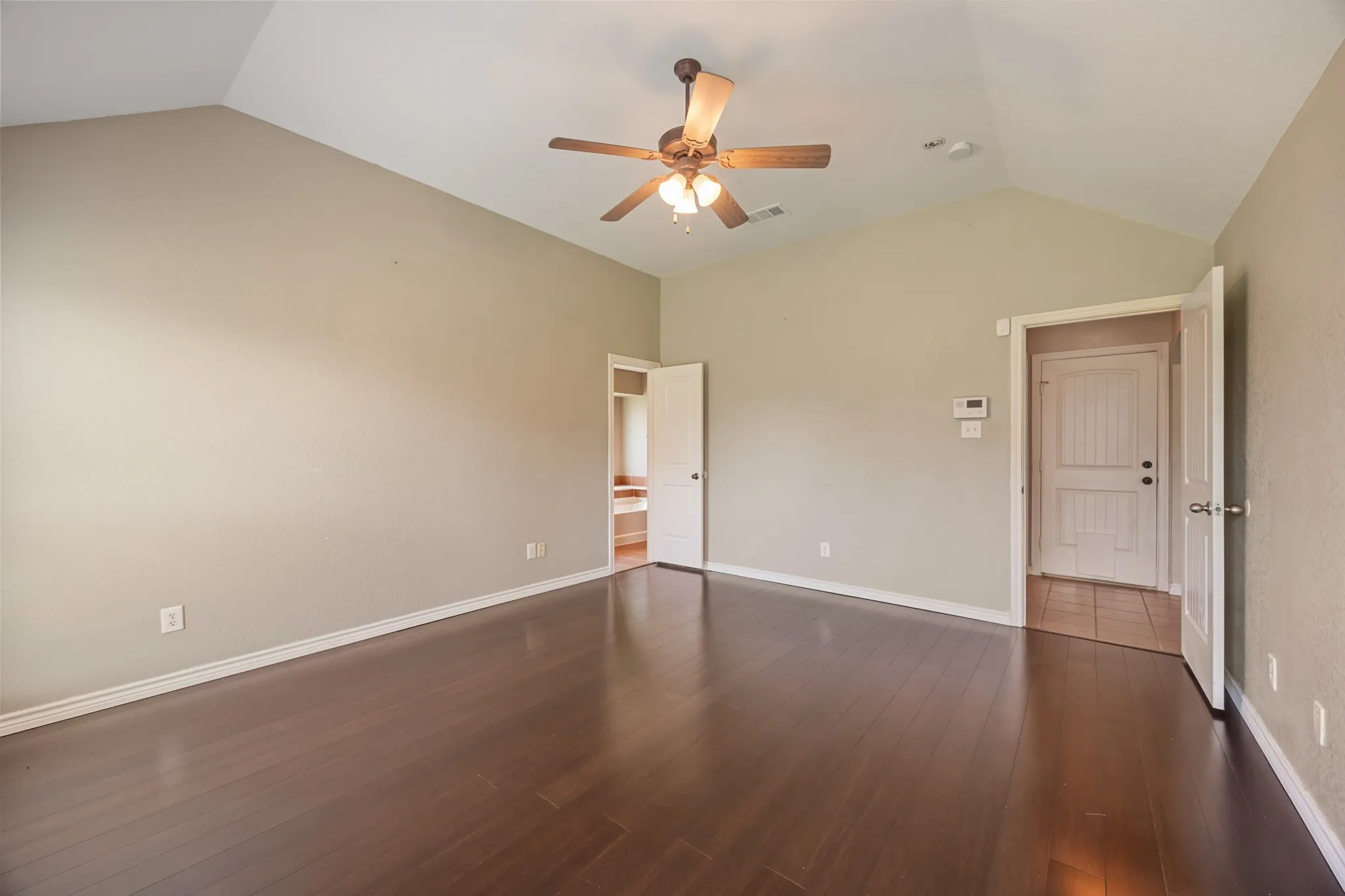 Single Family Residence For Sale in Ellis County , 107 Meadowlark Drive, Palmer, Texas 75152, 3 Bedroom, 2 Bathroom, 2 Garage spaces, 1,673 Sqft, built in 2004, mls#21288631, Real Estate Agent in Palmer, Homes For Sale in Ellis county, Homes For Sale in Palmer, Realtor in Palmer Texas, Real Estate Brokerage Independent Realty Texas, Luminita Cordes Realtor
