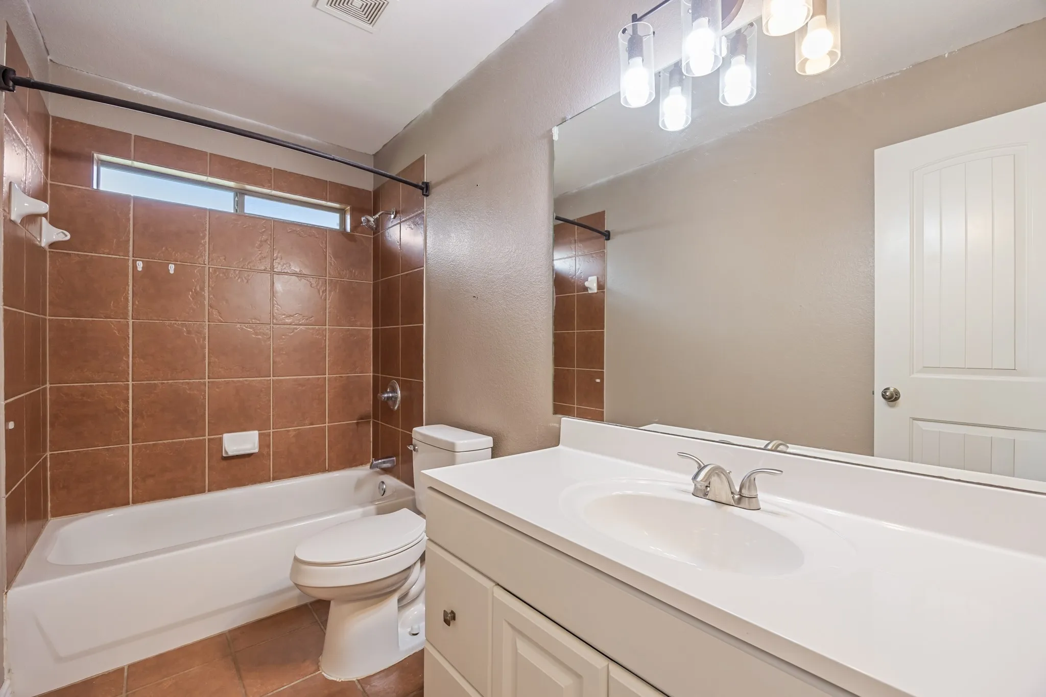 Single Family Residence For Sale in Ellis County , 107 Meadowlark Drive, Palmer, Texas 75152, 3 Bedroom, 2 Bathroom, 2 Garage spaces, 1,673 Sqft, built in 2004, mls#21288631, Real Estate Agent in Palmer, Homes For Sale in Ellis county, Homes For Sale in Palmer, Realtor in Palmer Texas, Real Estate Brokerage Independent Realty Texas, Luminita Cordes Realtor